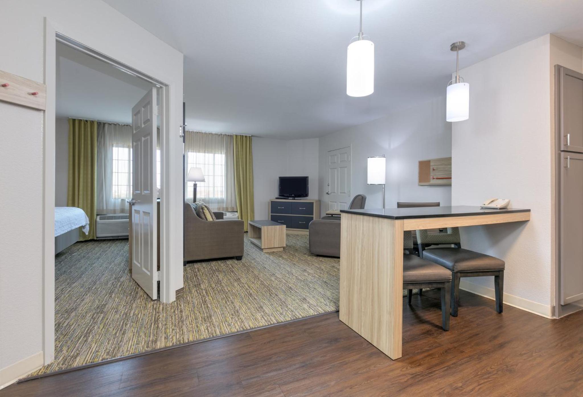 One-Bedroom King Suite - Photo 3