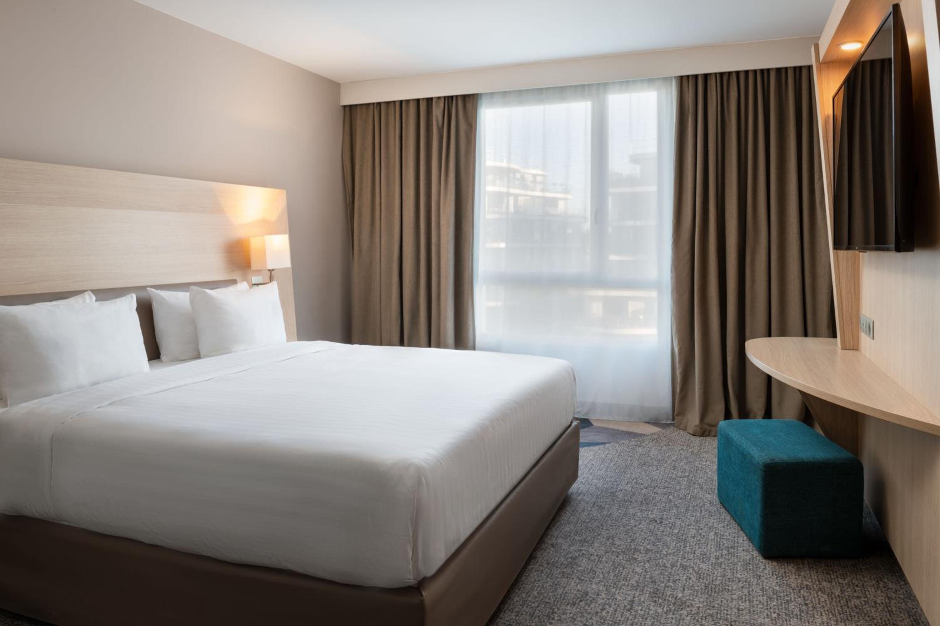 Deluxe King Room - Photo 1