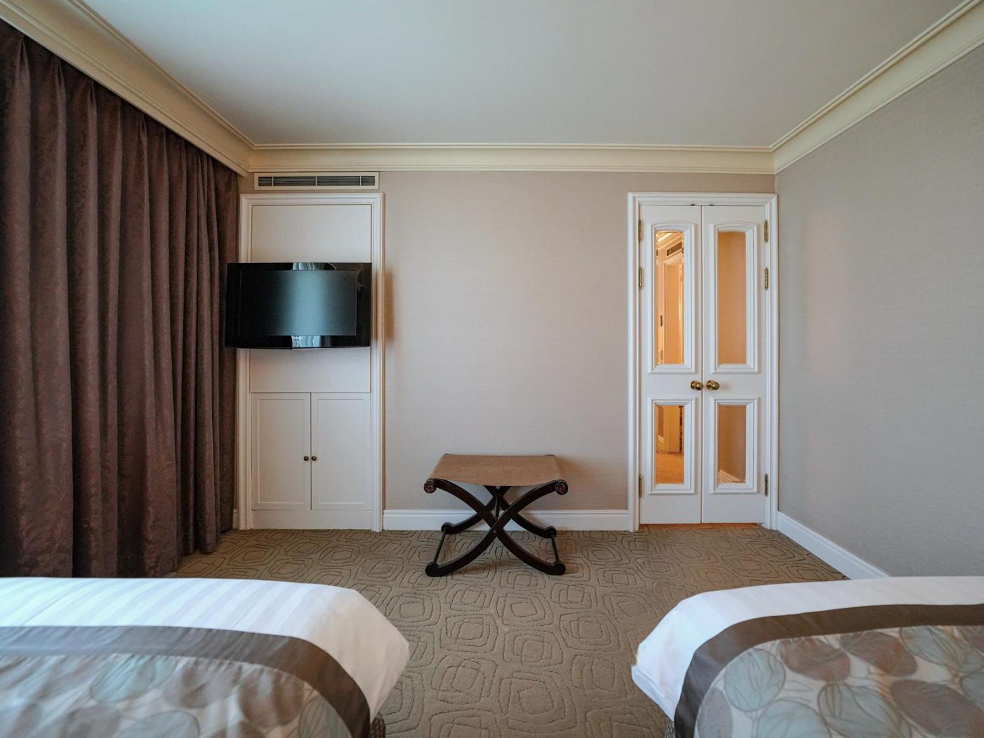 Plaza Suite Twin - Photo 4