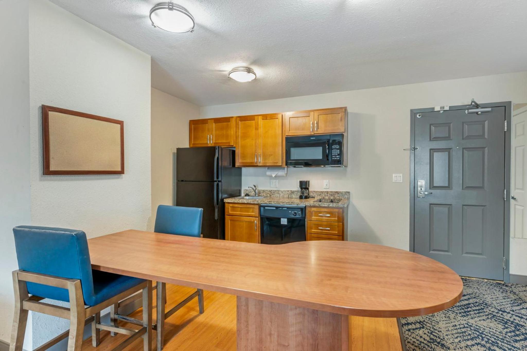 One-Bedroom Suite - Photo 2