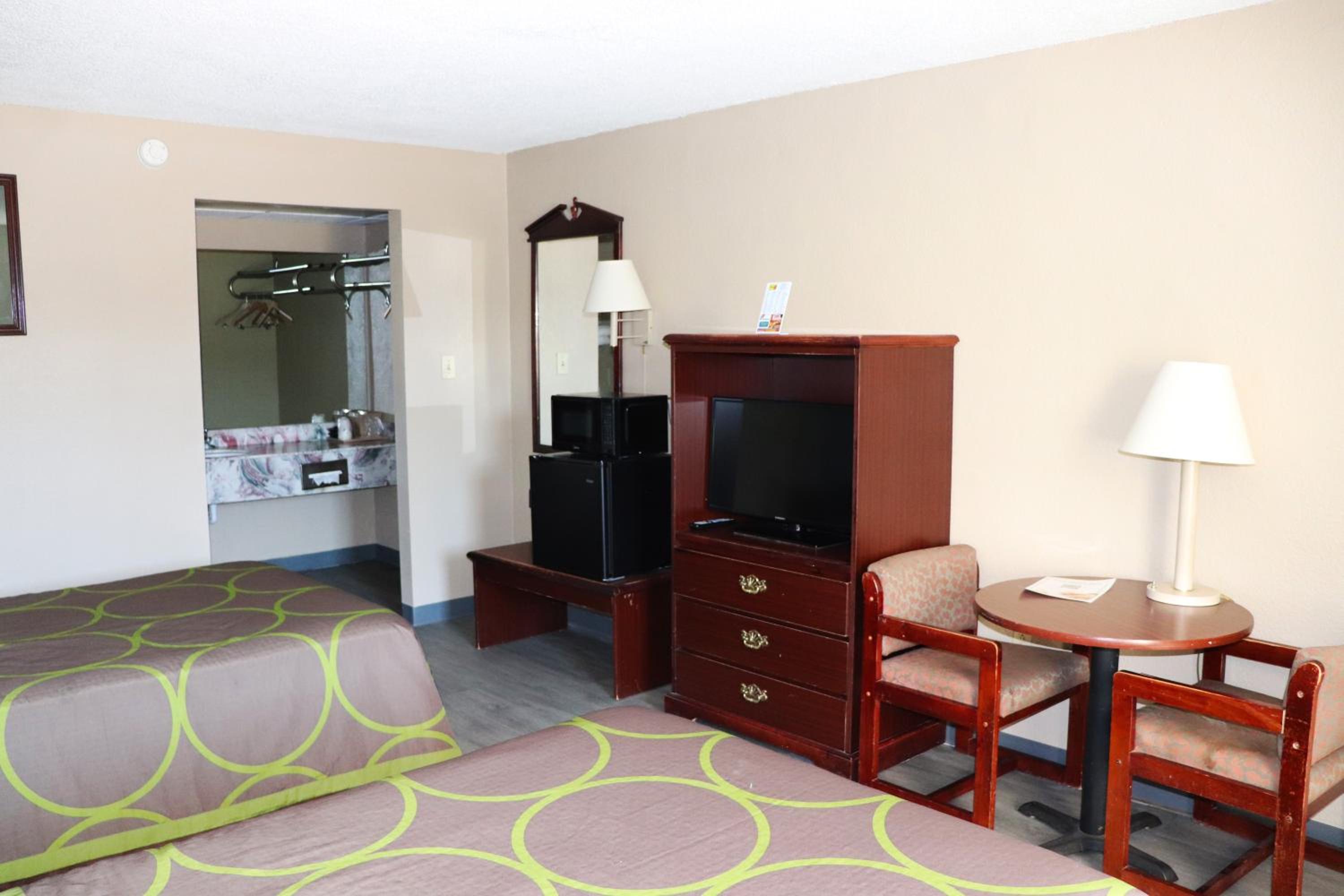Double Room with Two Double Beds - Non-Smoking - Photo 4
