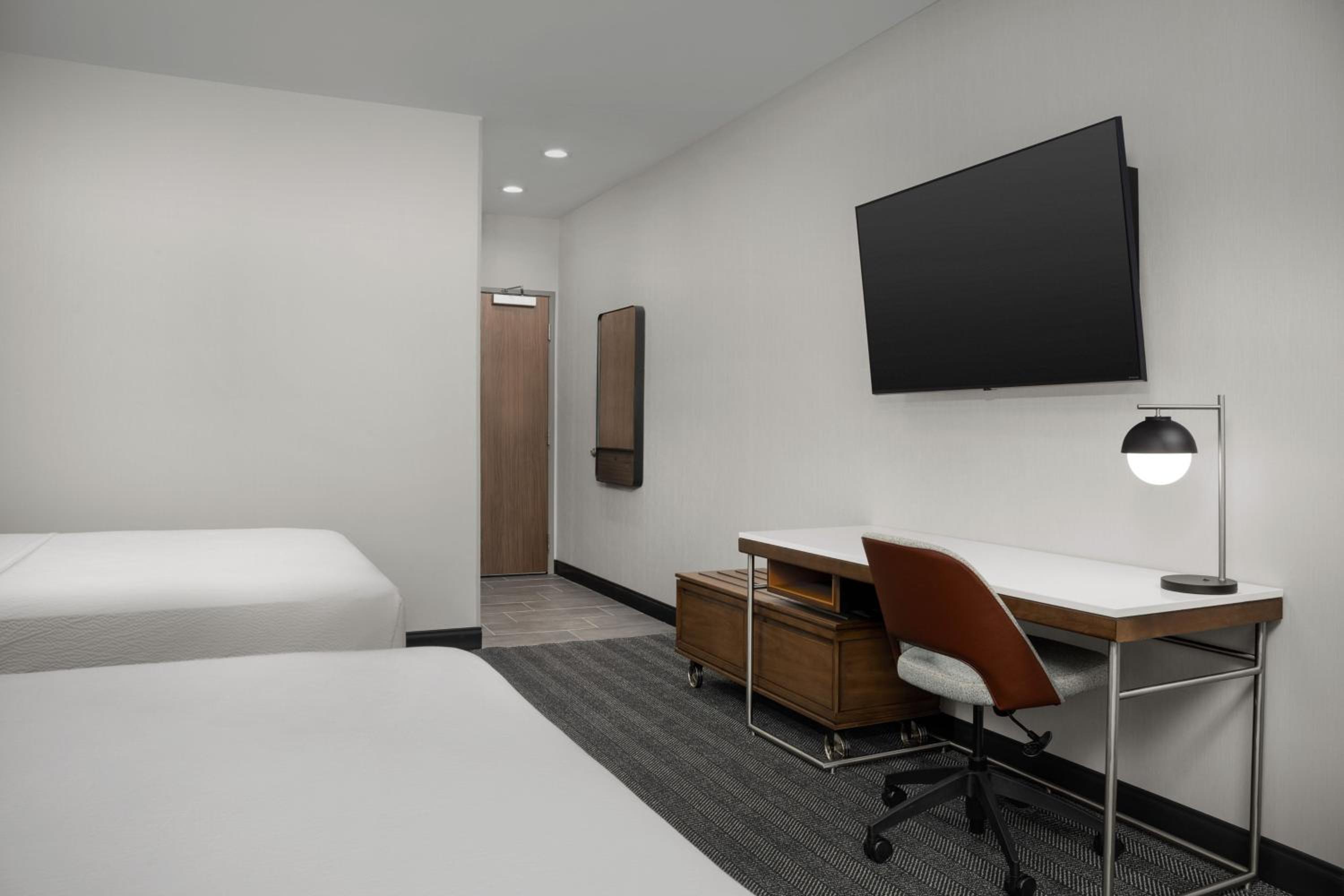Standard Queen Room with Two Queen Beds - Photo 2