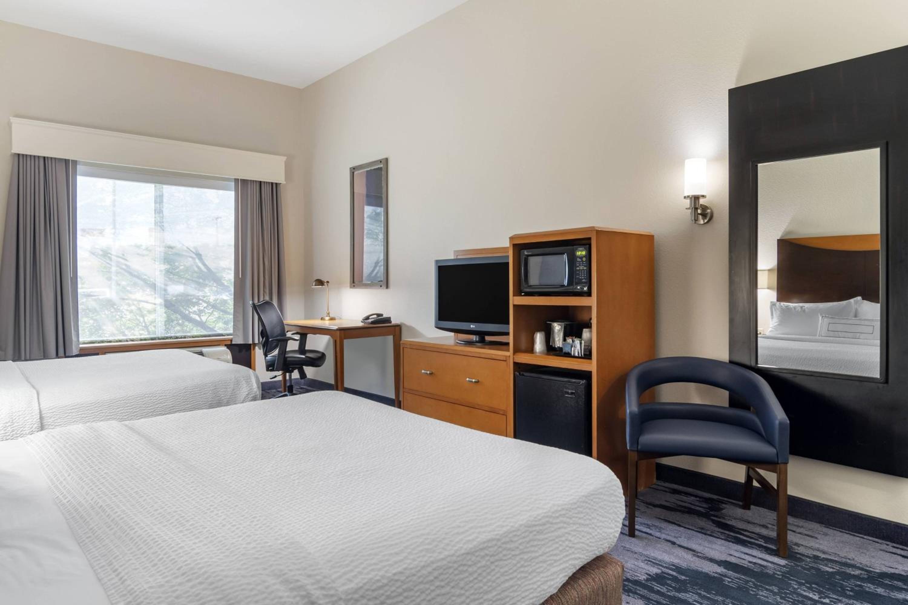 Queen Room with Two Queen Beds - Hearing Accessible - Photo 2