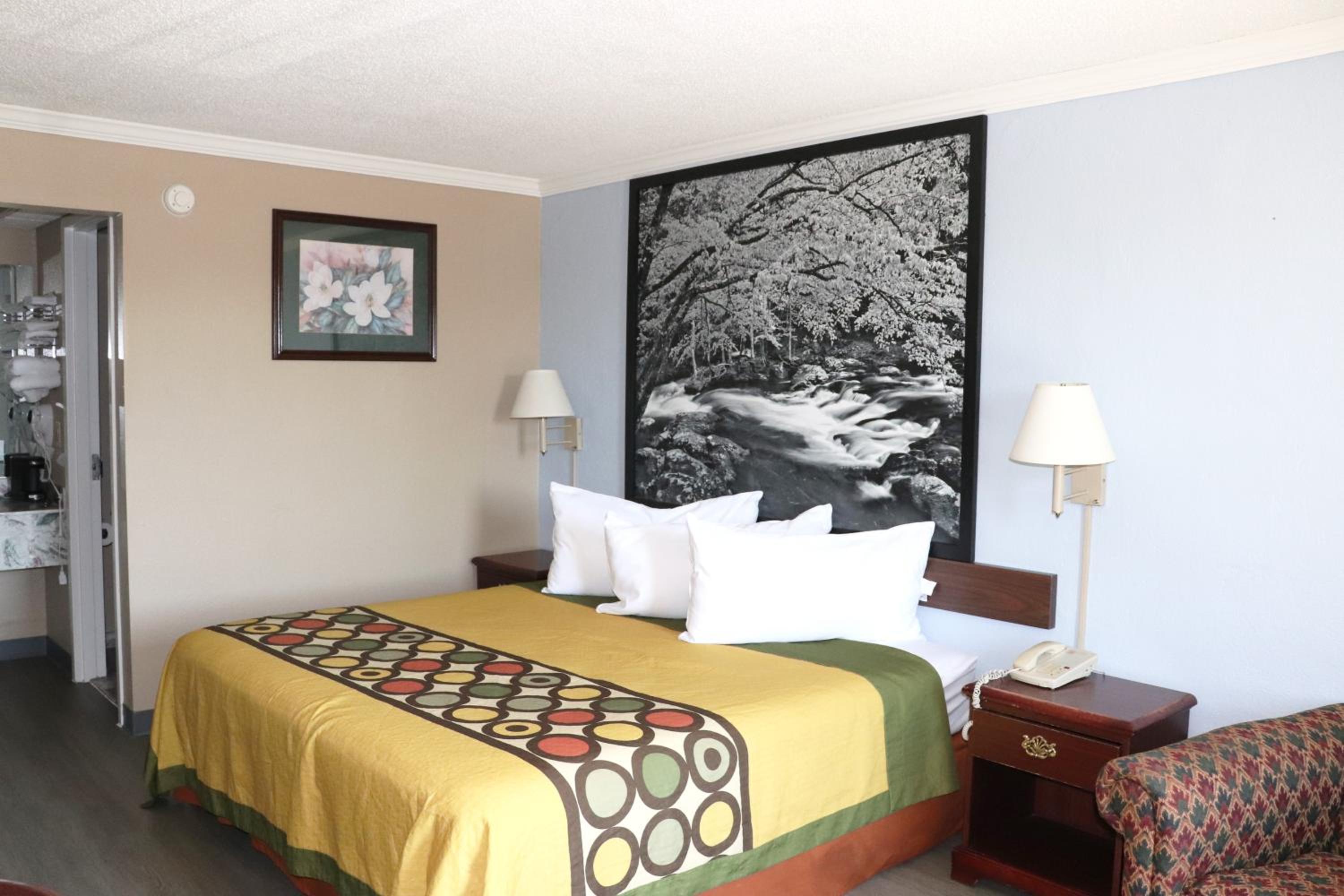 King Room - Non-Smoking - Photo 1