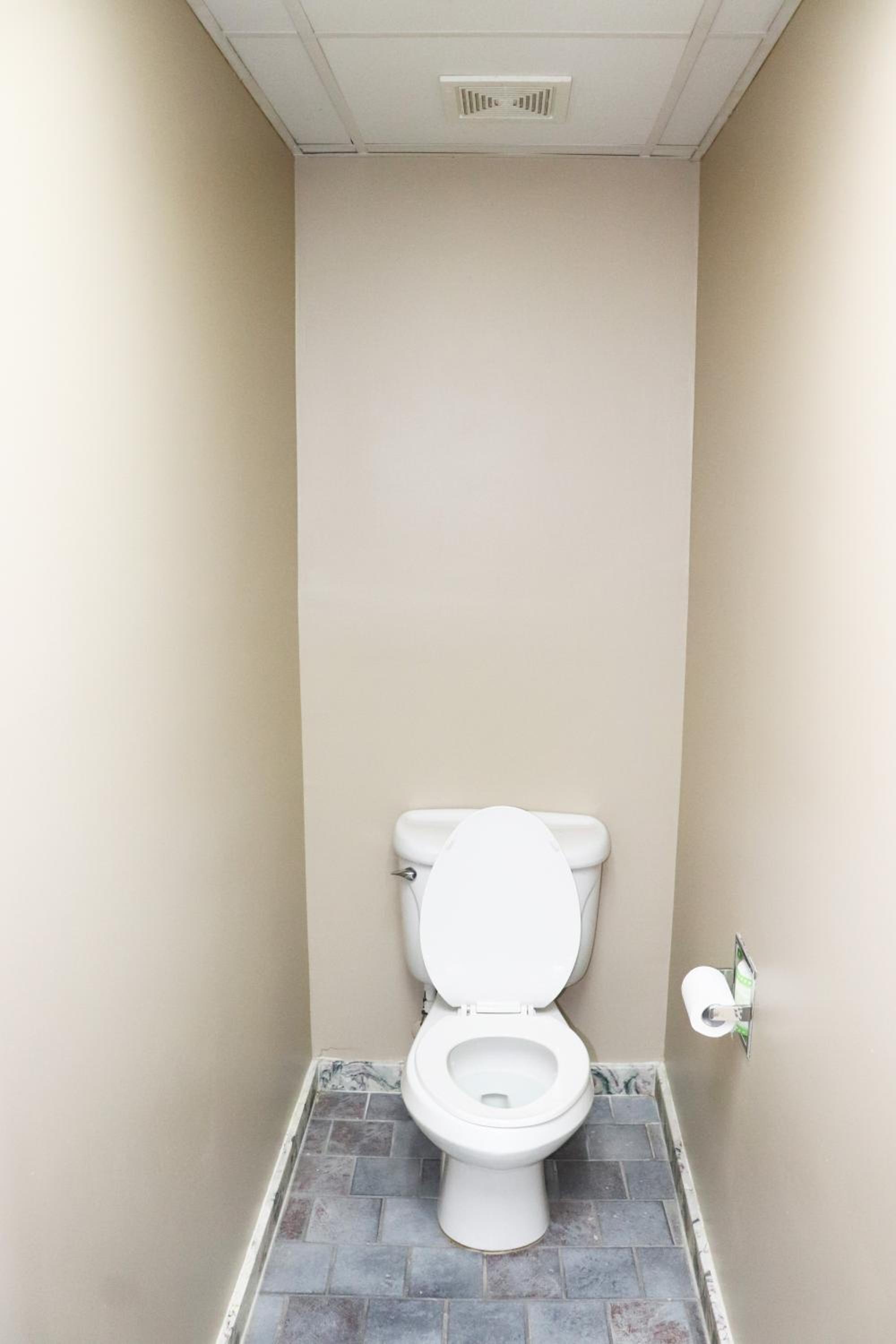 King Suite - Non-Smoking - Photo 3