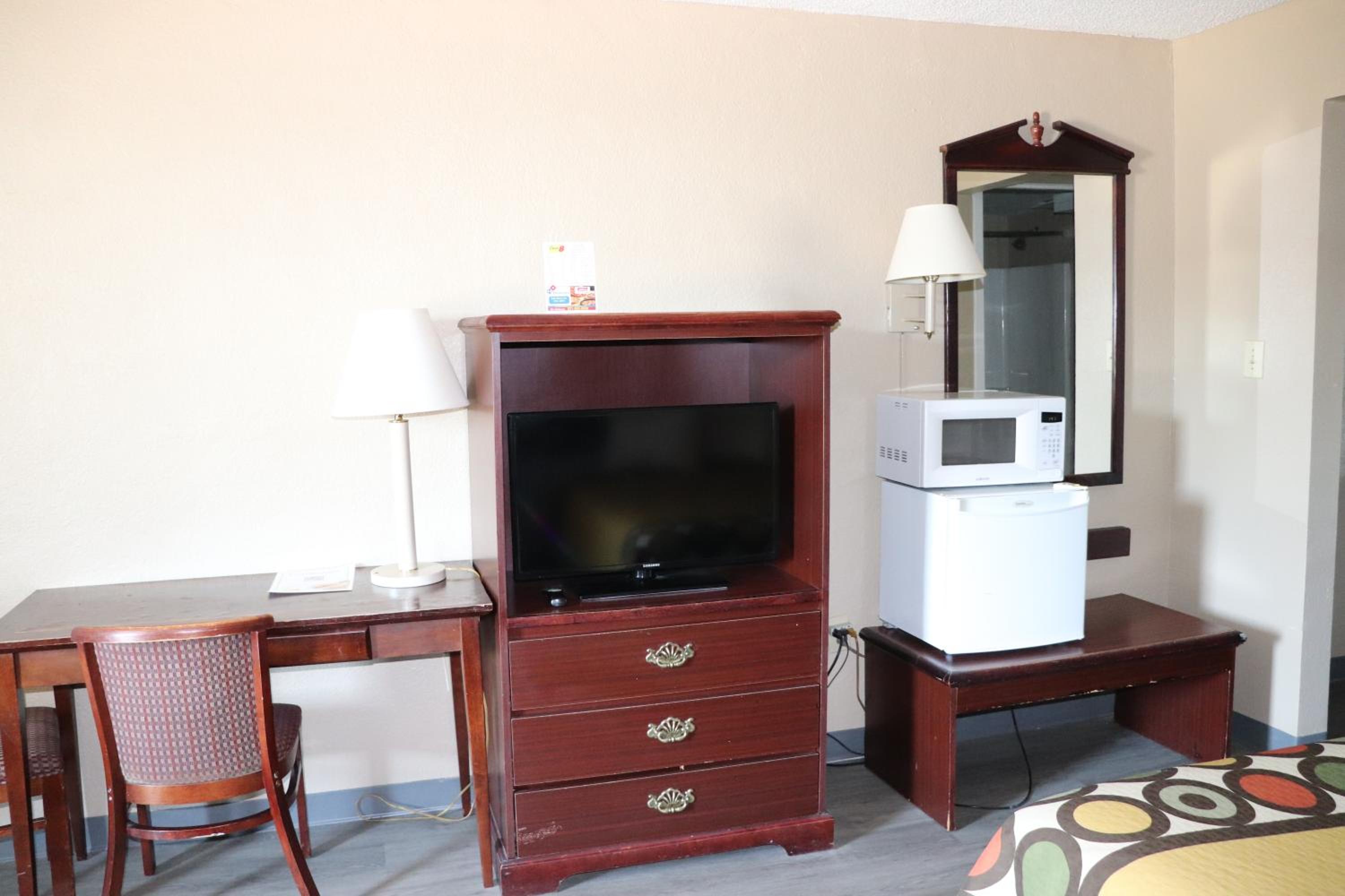 King Room - Non-Smoking - Photo 2