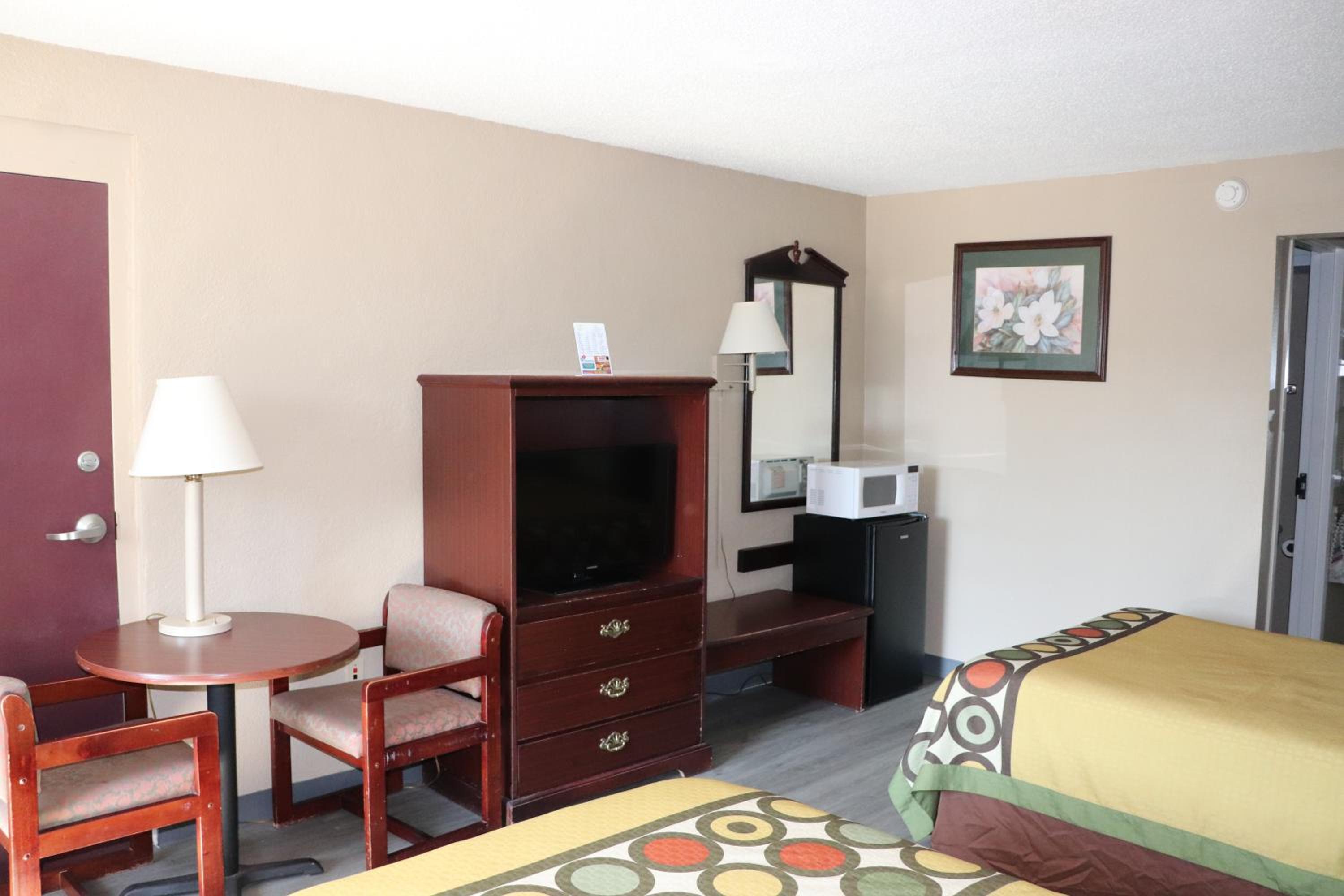 Double Room with Two Double Beds - Smoking - Photo 4