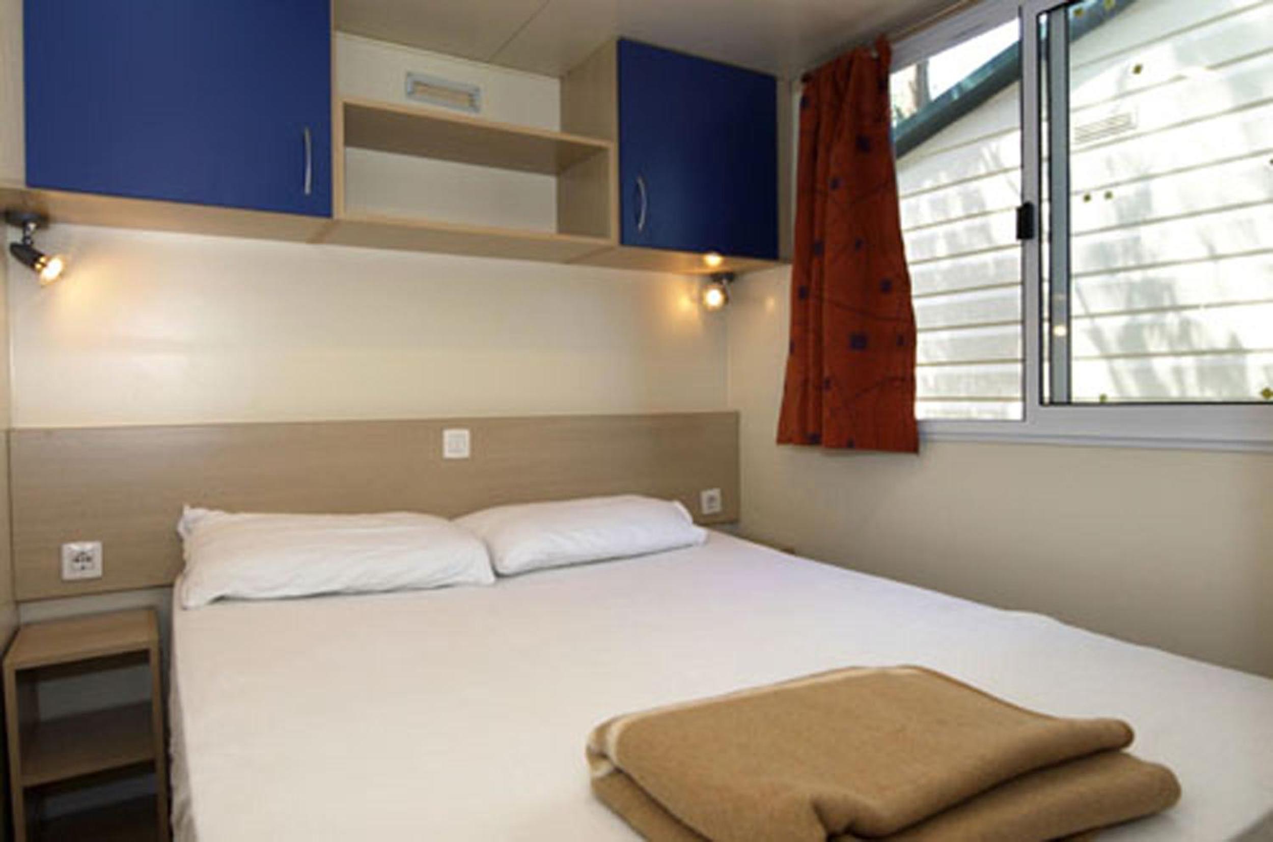 Mobile Home (6 Adults)