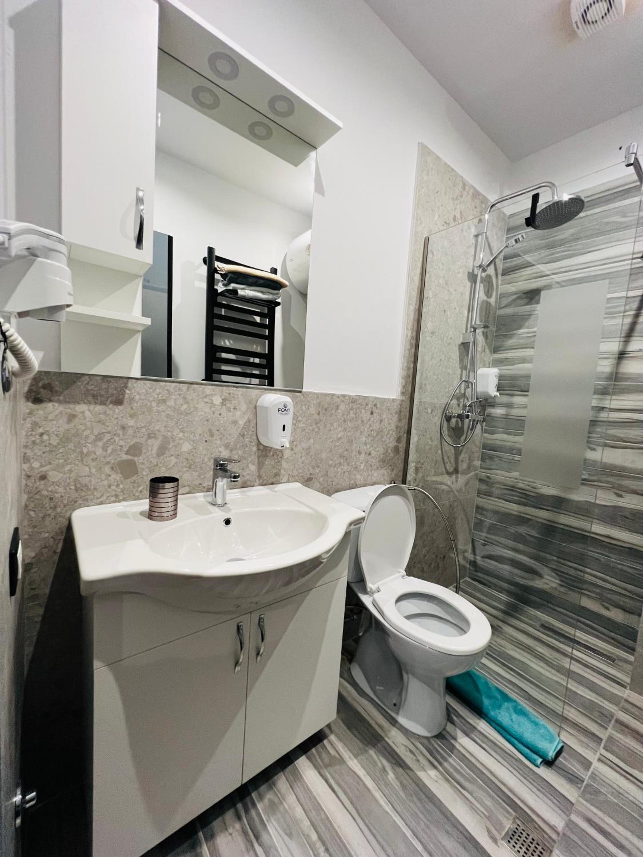 Family Room with Bathroom photo 3