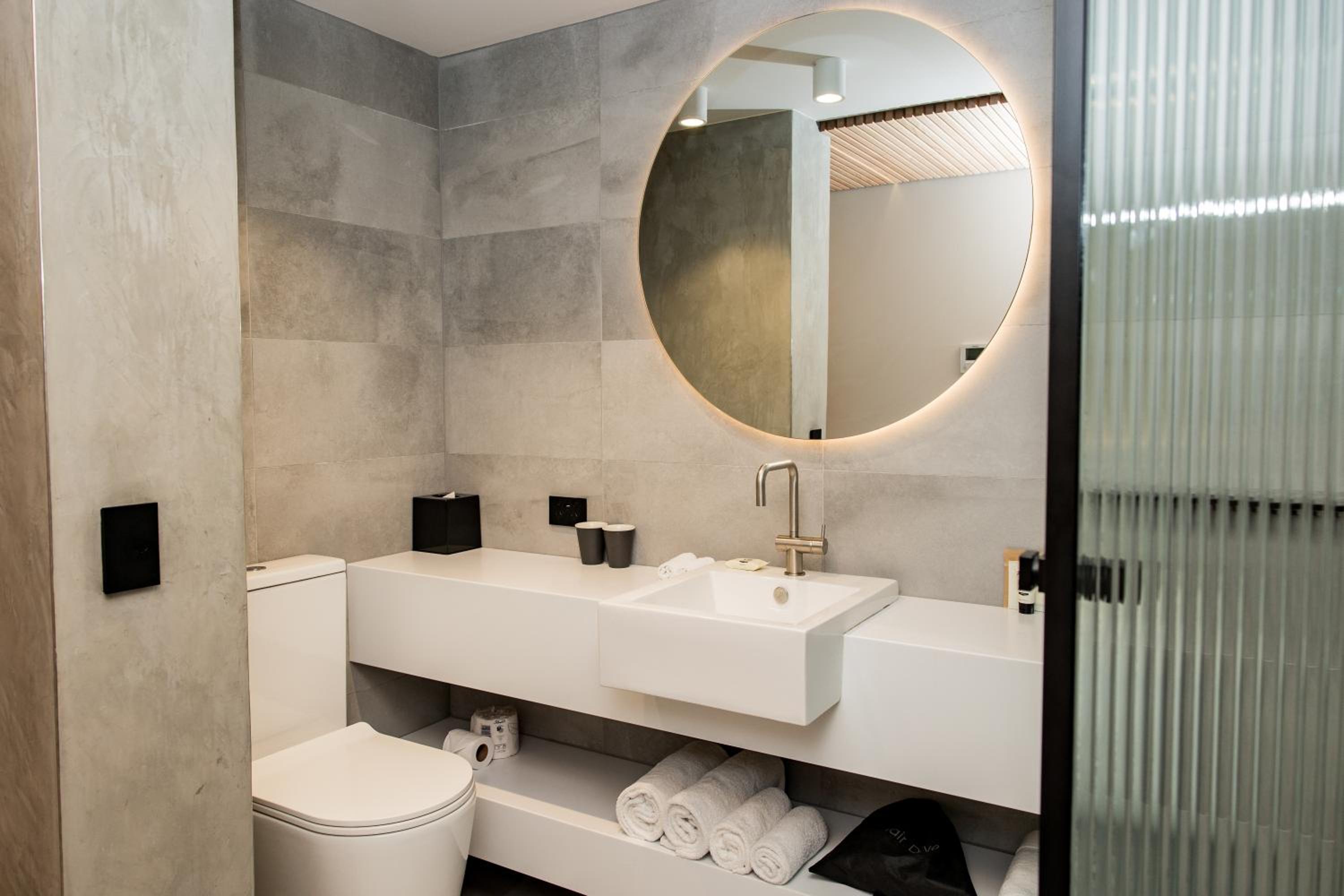 Standard Queen Room - Perth Essential