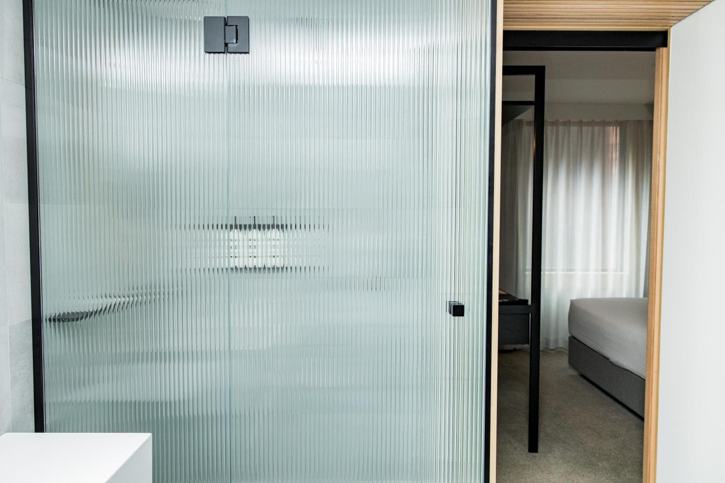 Standard Queen Room - Perth Essential
