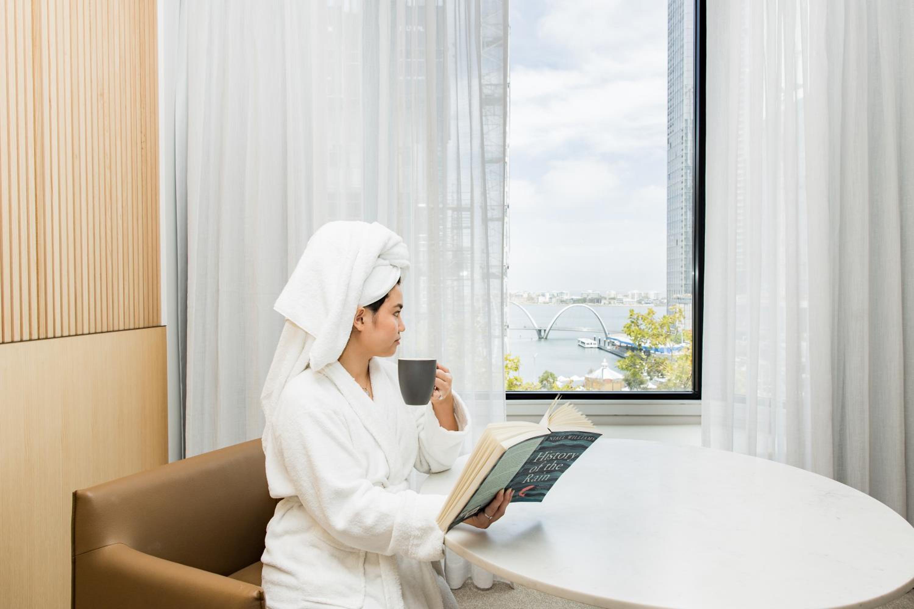 Deluxe King Room with Bath - Elizabeth Quay Lux
