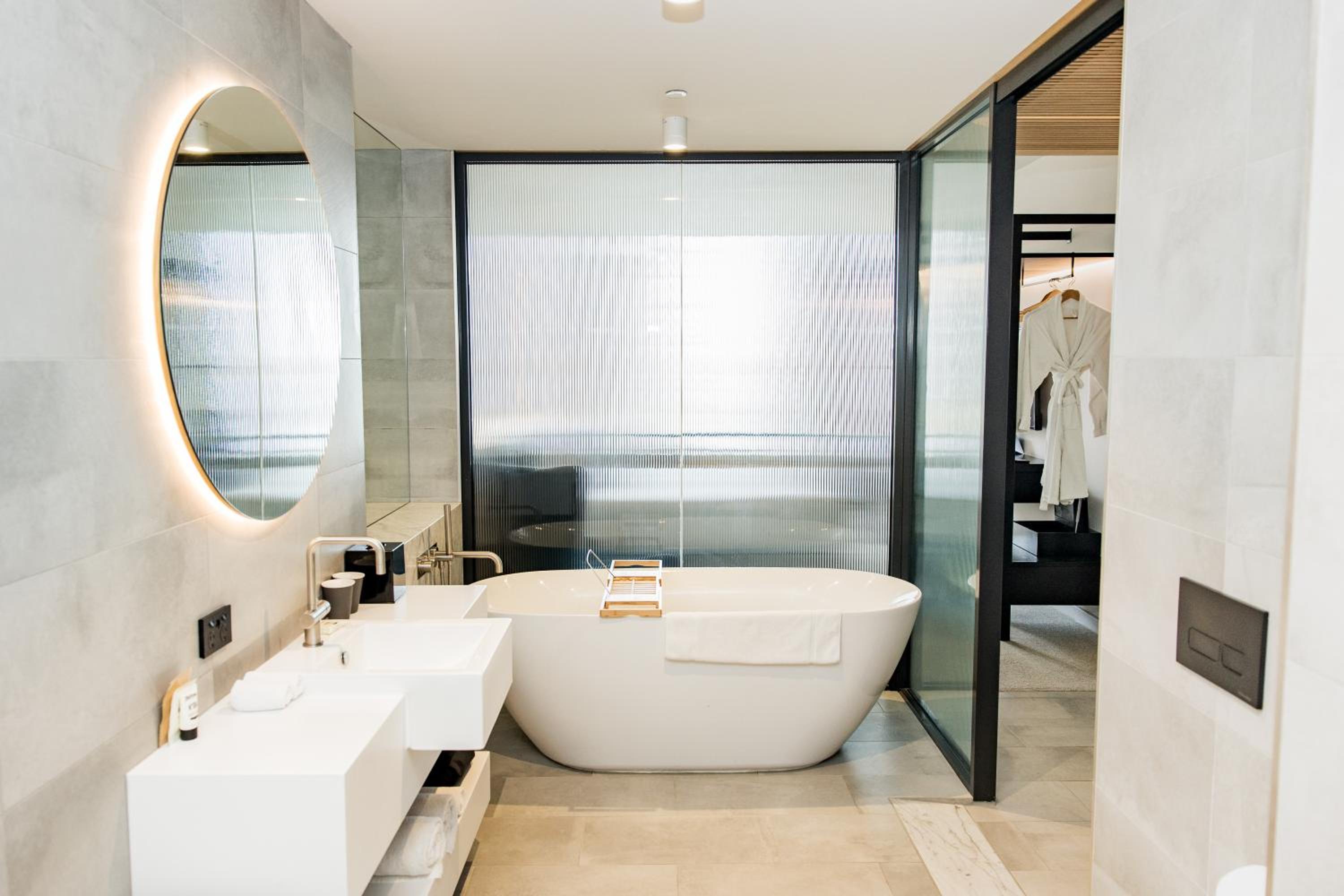Deluxe King Room with Bath - Elizabeth Quay Lux
