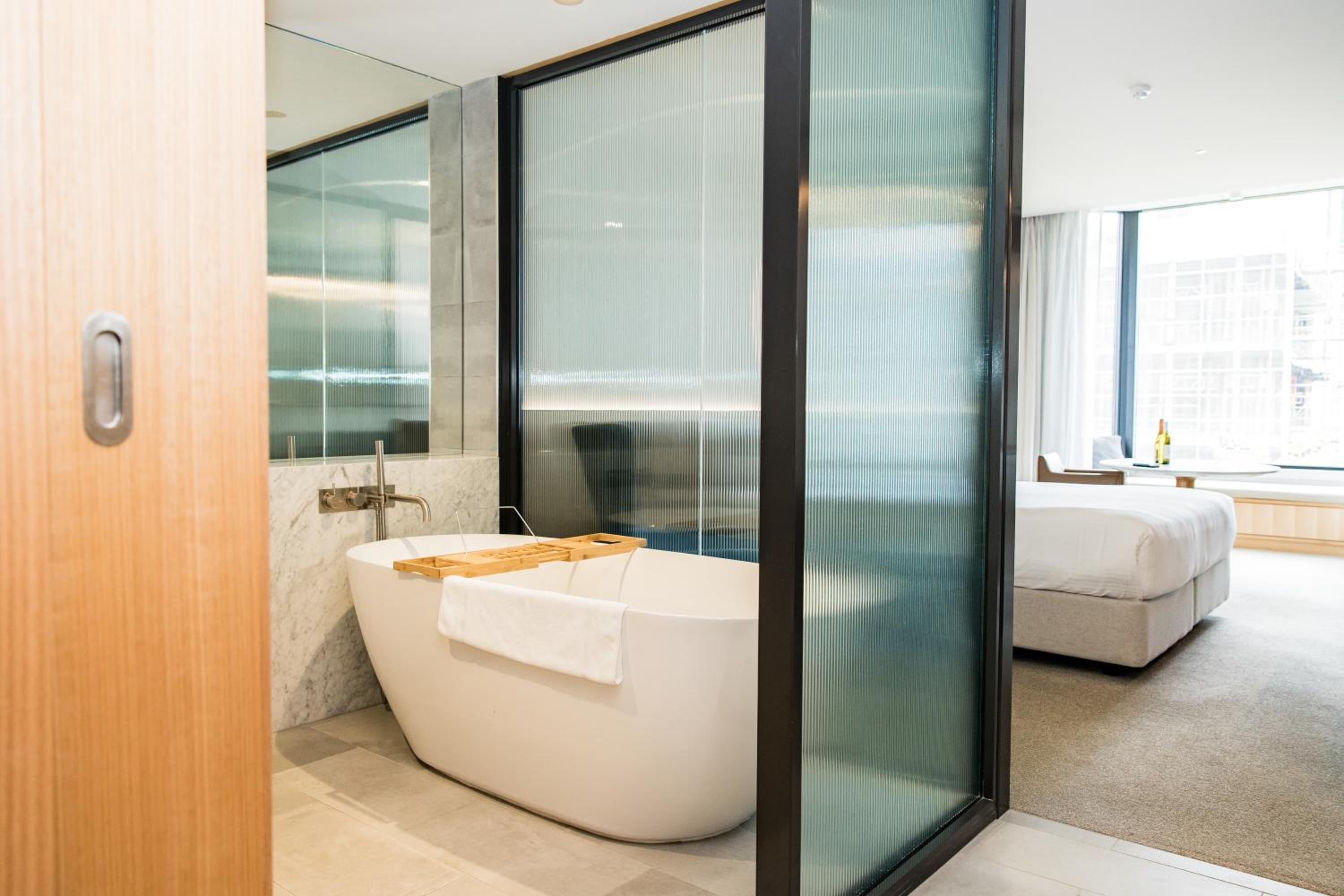 Deluxe King Room with Bath - Elizabeth Quay Lux thumbnail 6