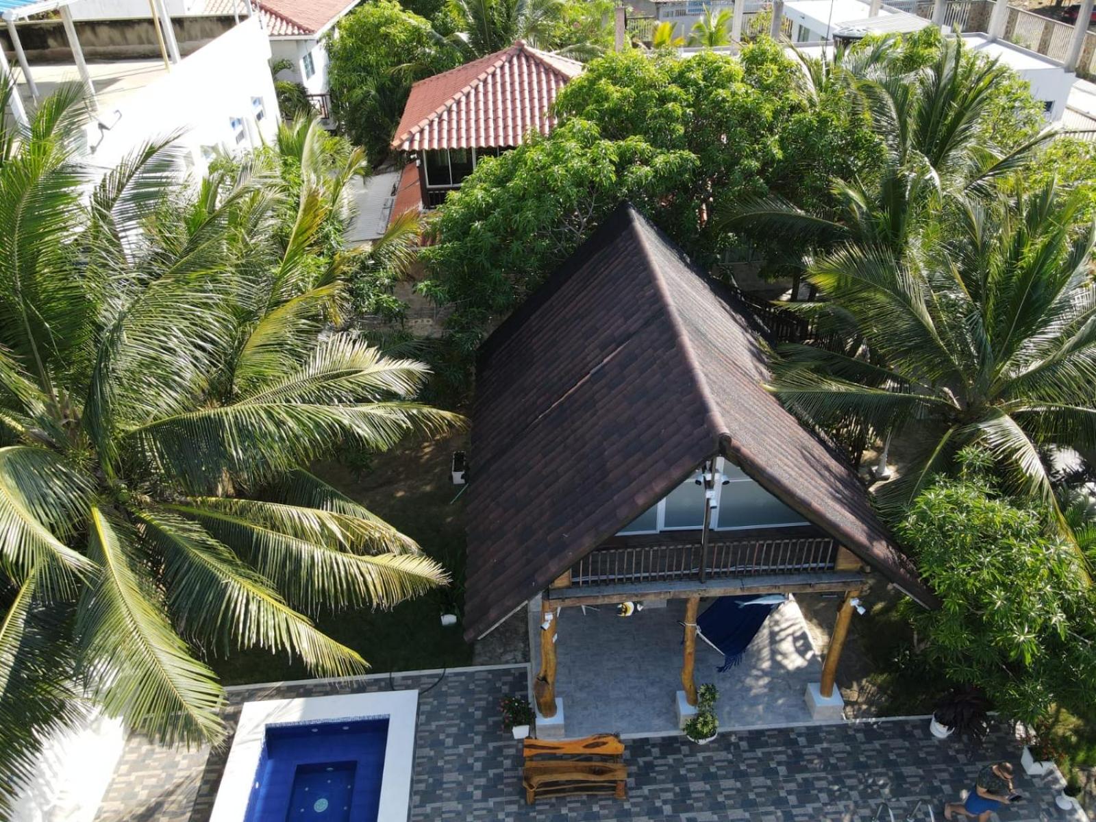 Six-Bedroom House photo 2