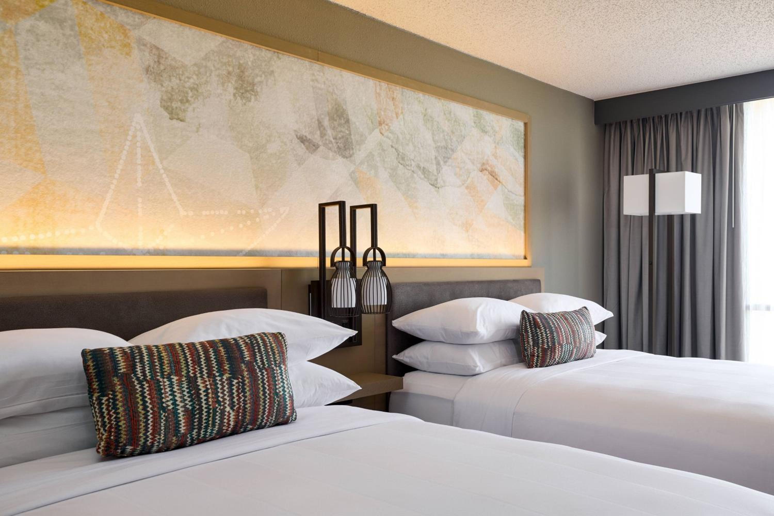 Double Room with Two Double Beds - Photo 2