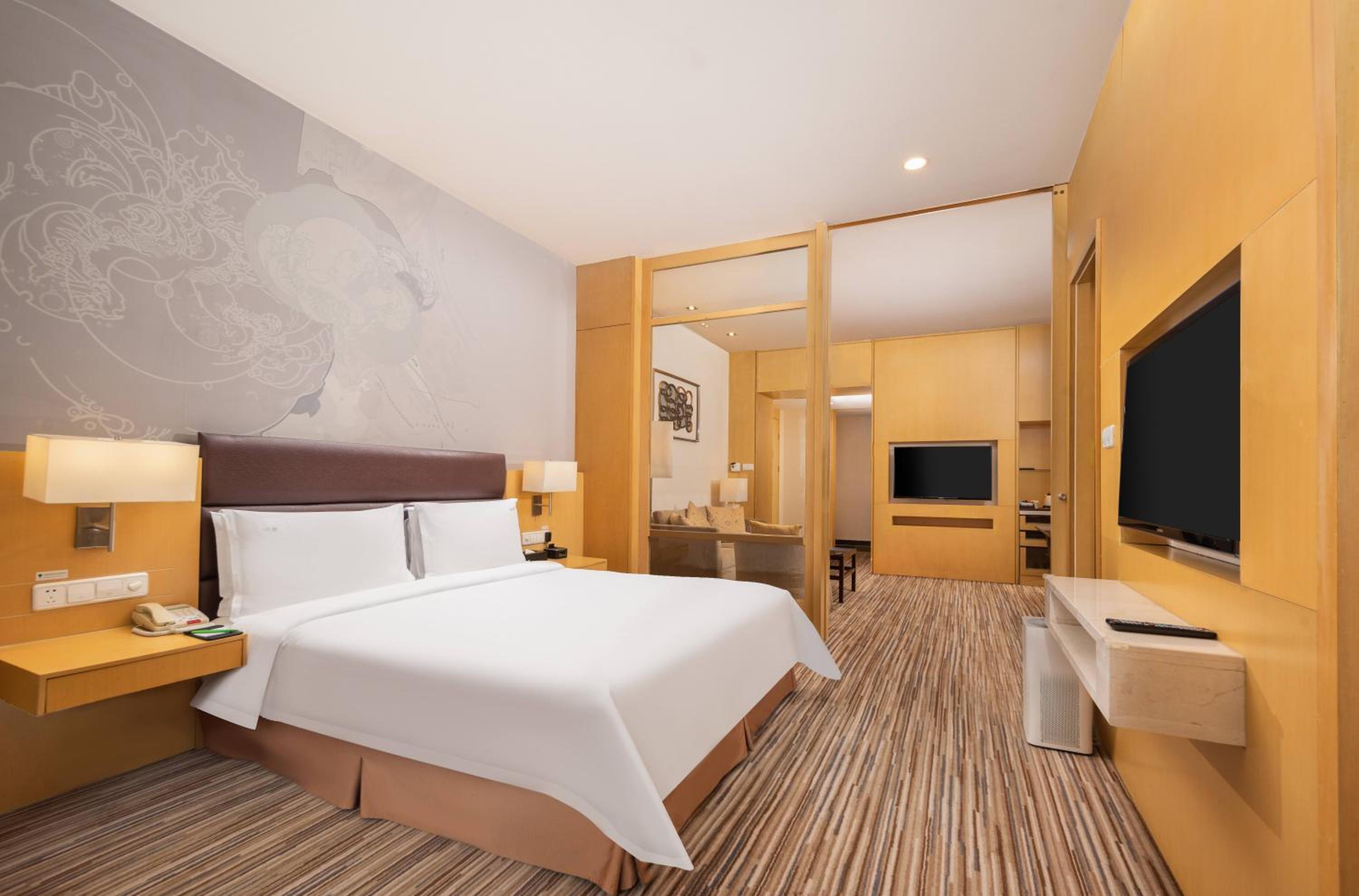 Standard King Room photo 3