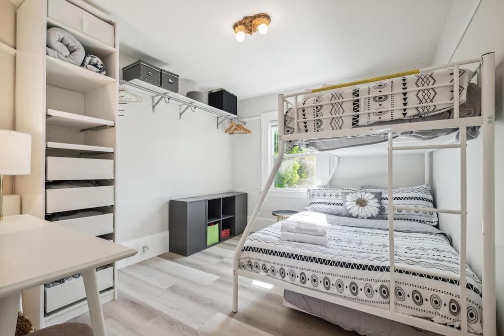 Three-Bedroom House photo 1