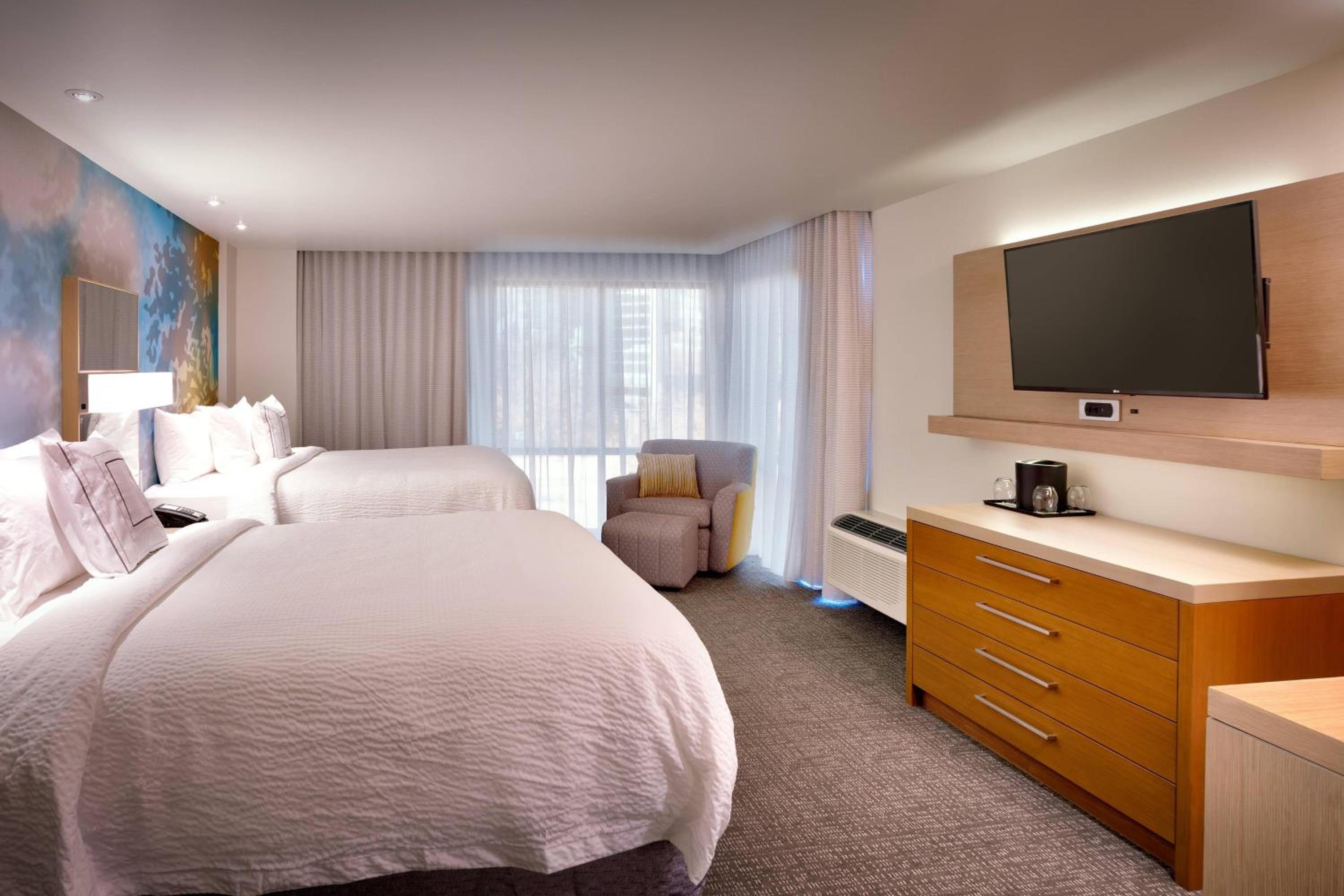 Queen Suite with Two Queen Beds and Sofa Bed photo 2