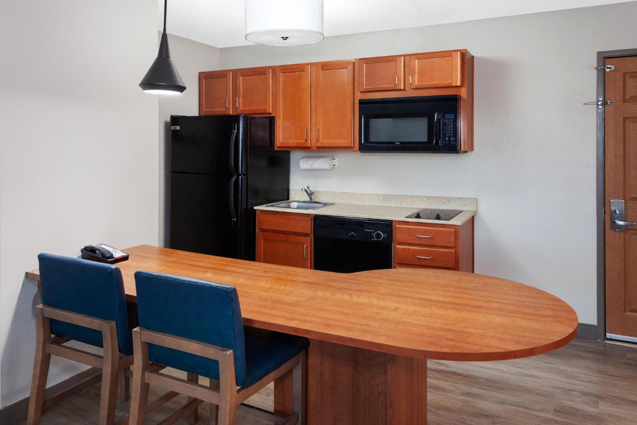 One-Bedroom King Suite - Photo 3