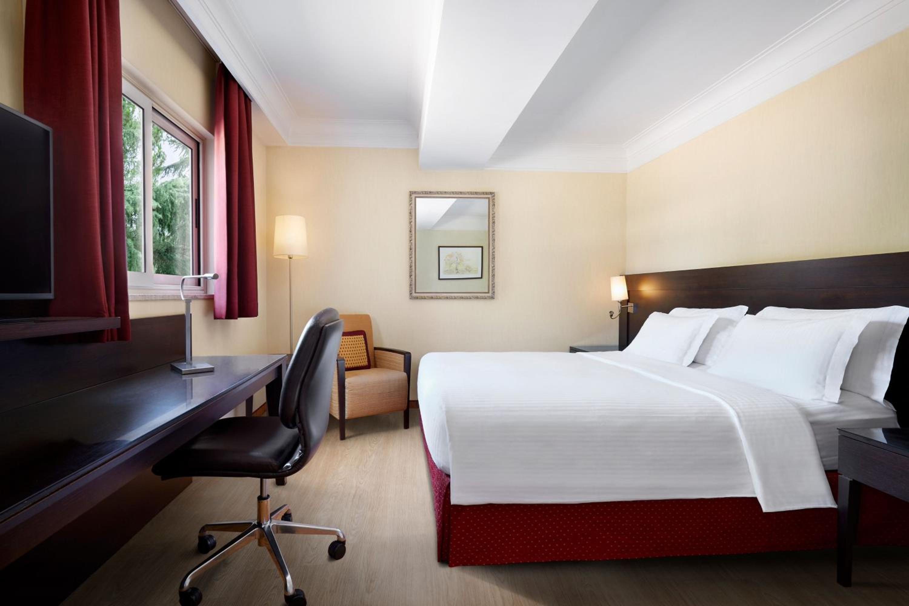 Small Queen Room