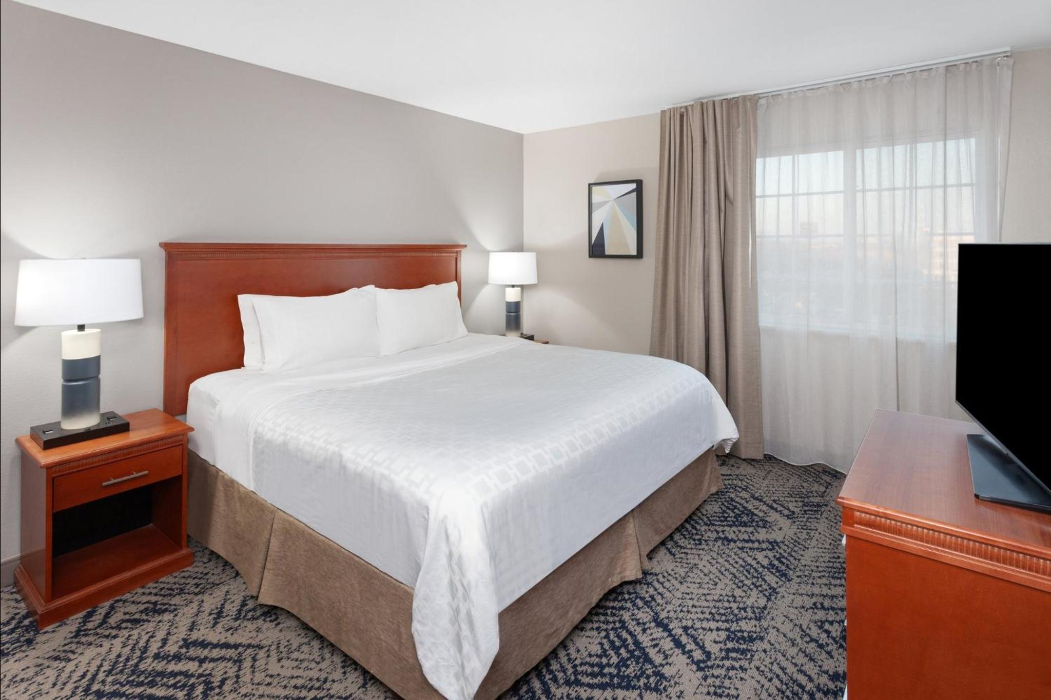 One-Bedroom King Suite - Photo 4