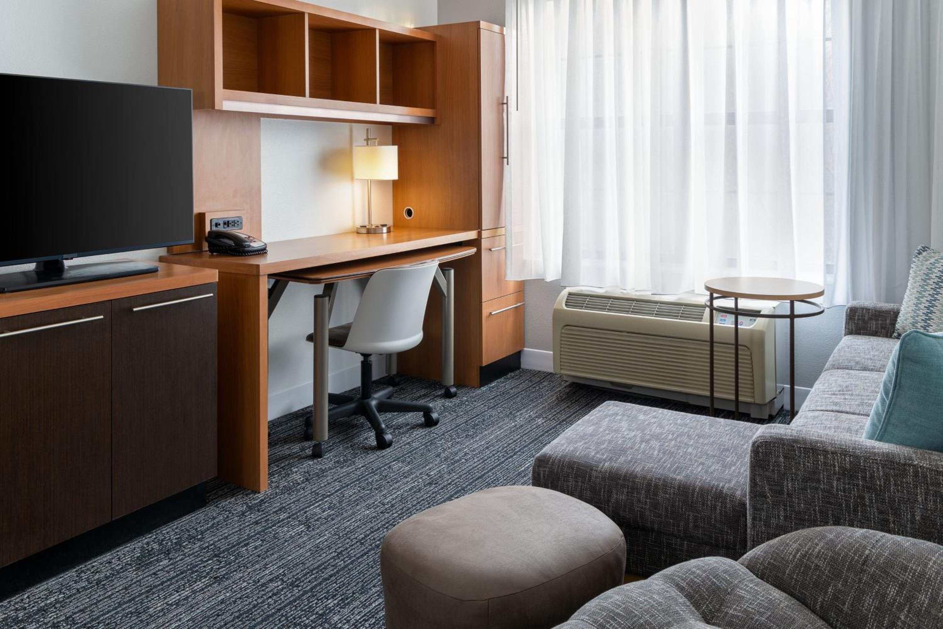 Two-Bedroom Suite - Photo 3
