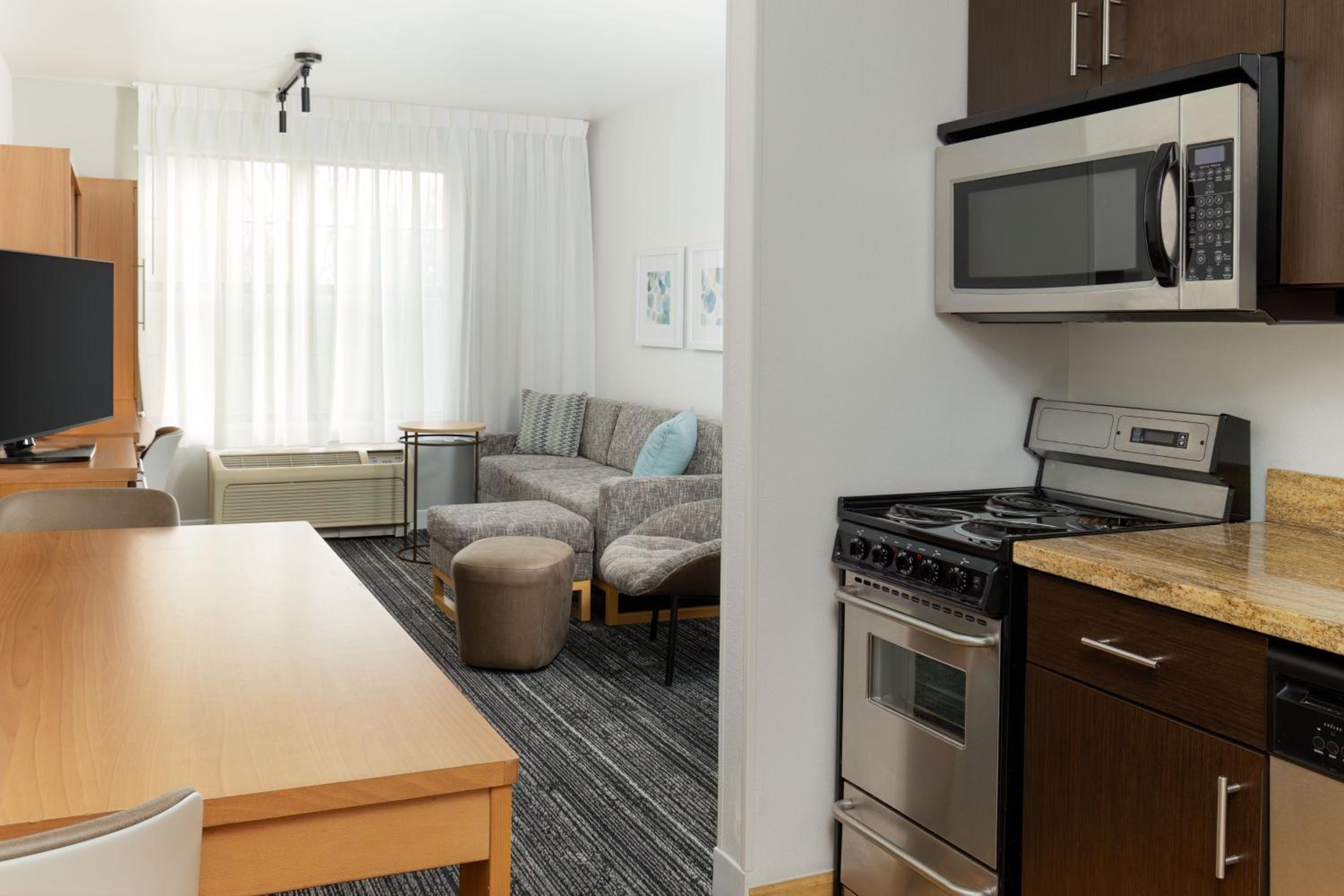 Two-Bedroom Suite - Photo 2