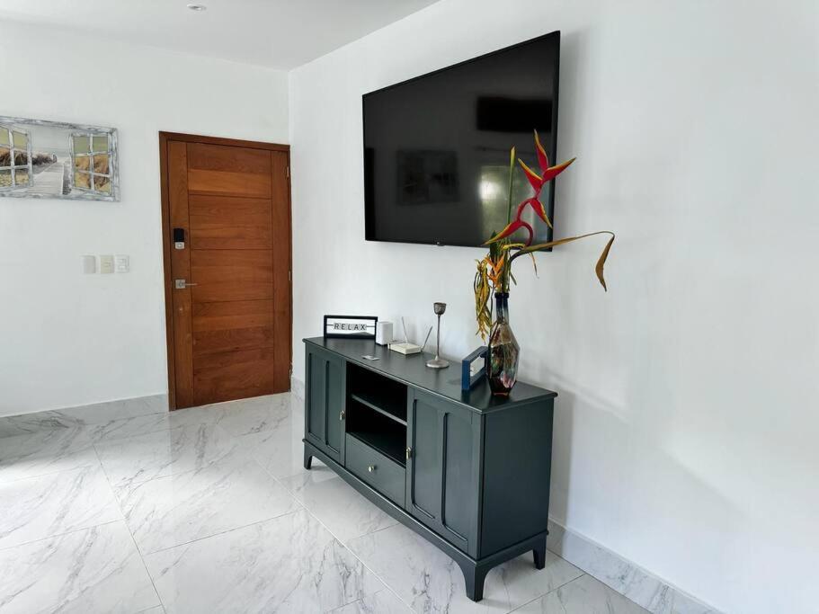 Three-Bedroom House photo 2