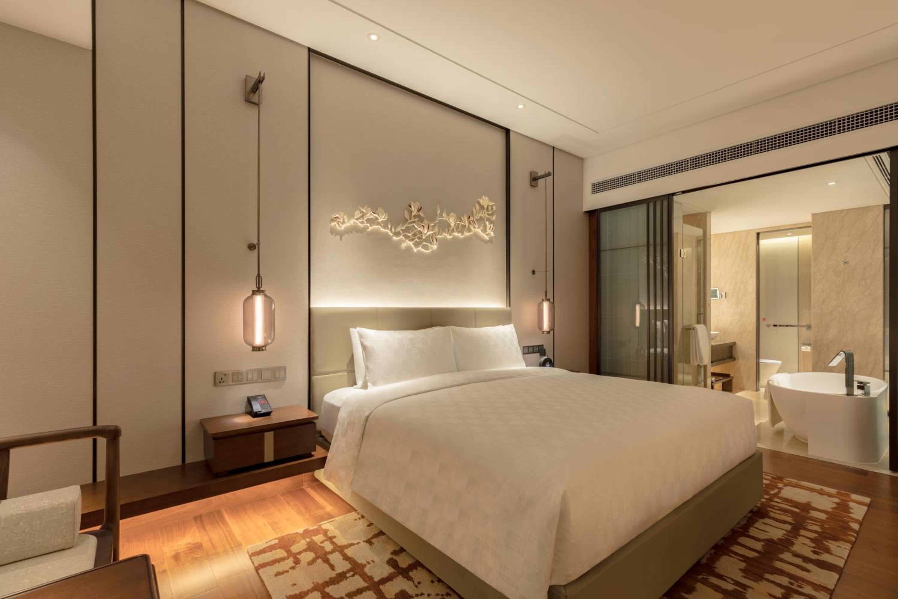 Standard King Room - Photo 2