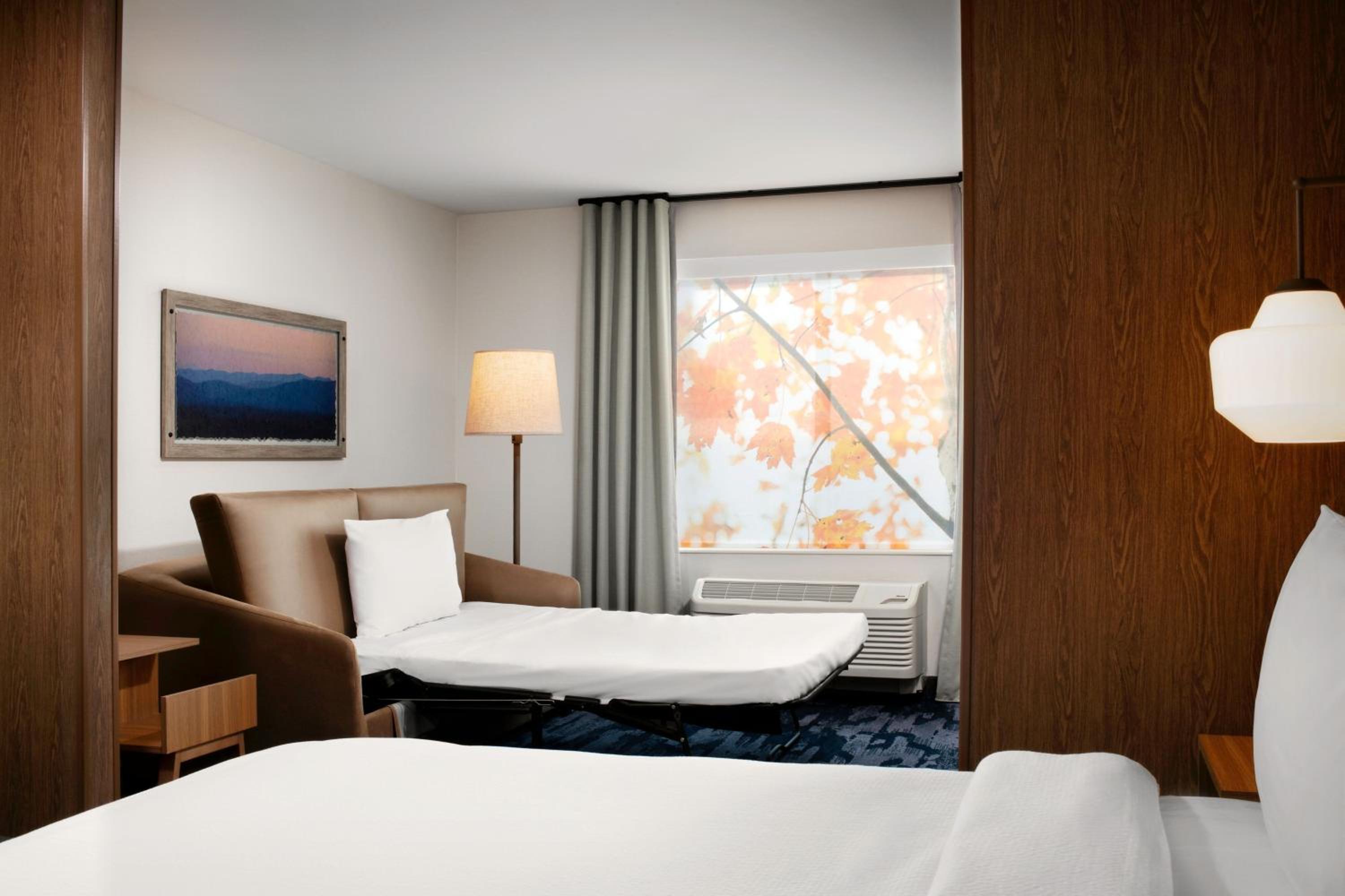 King Suite with Sofa Bed and Adapted Tub - Mobility Accessible photo 3