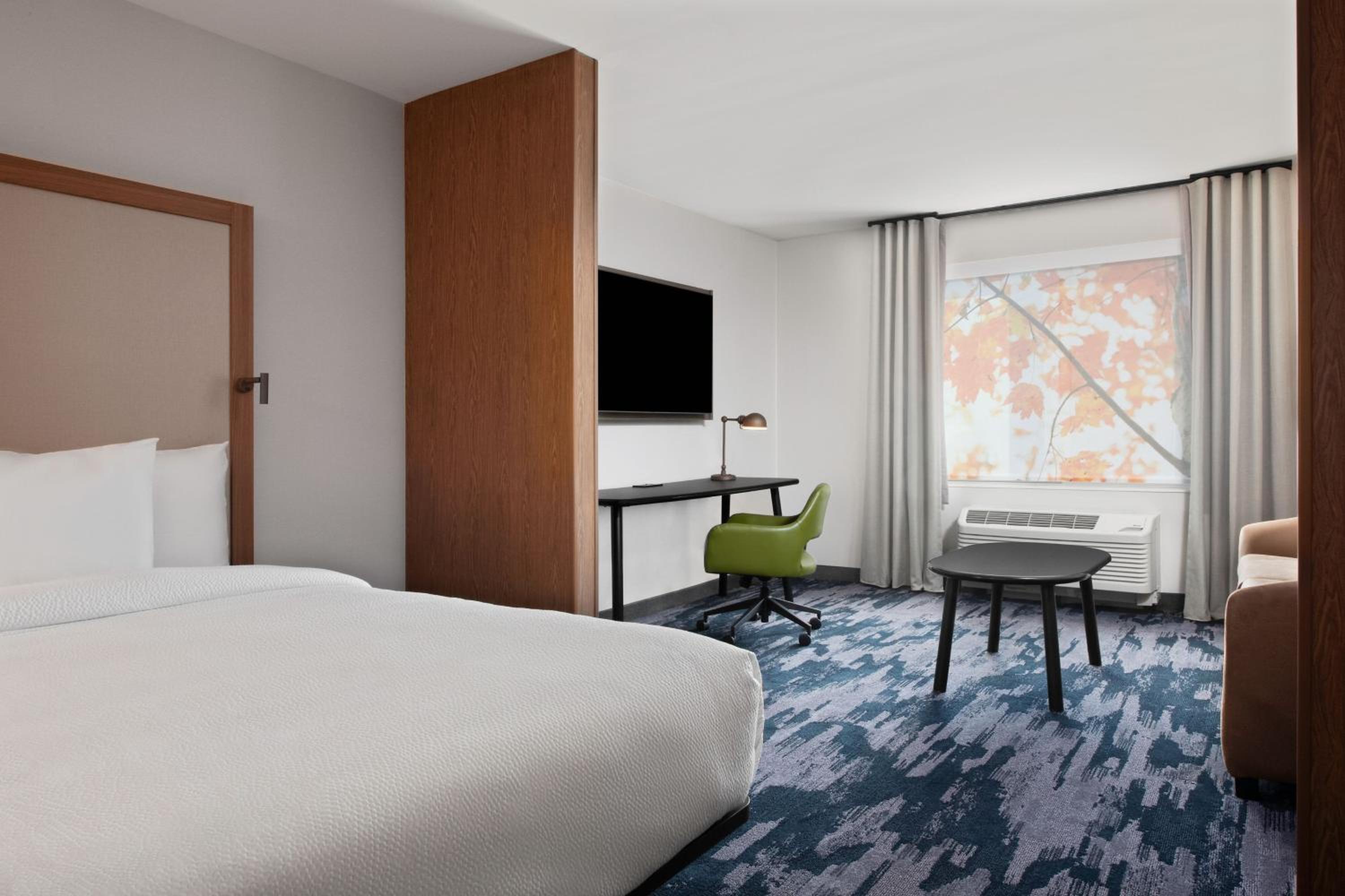 Queen Room with Two Queen Beds and Adapted Tub - Mobility and Hearing Accessible - Photo 3