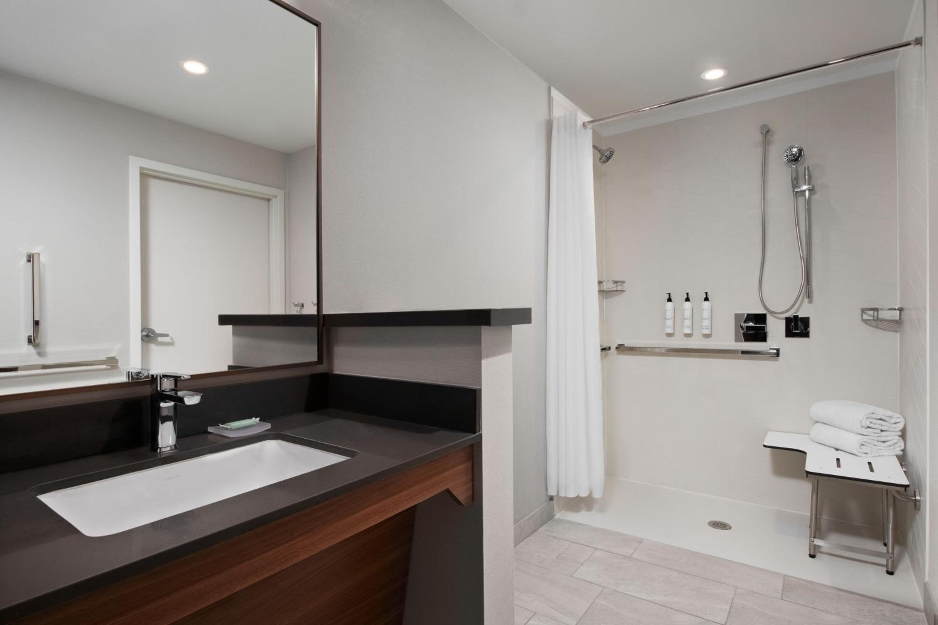 King Room - Hearing Accessible - Photo 4