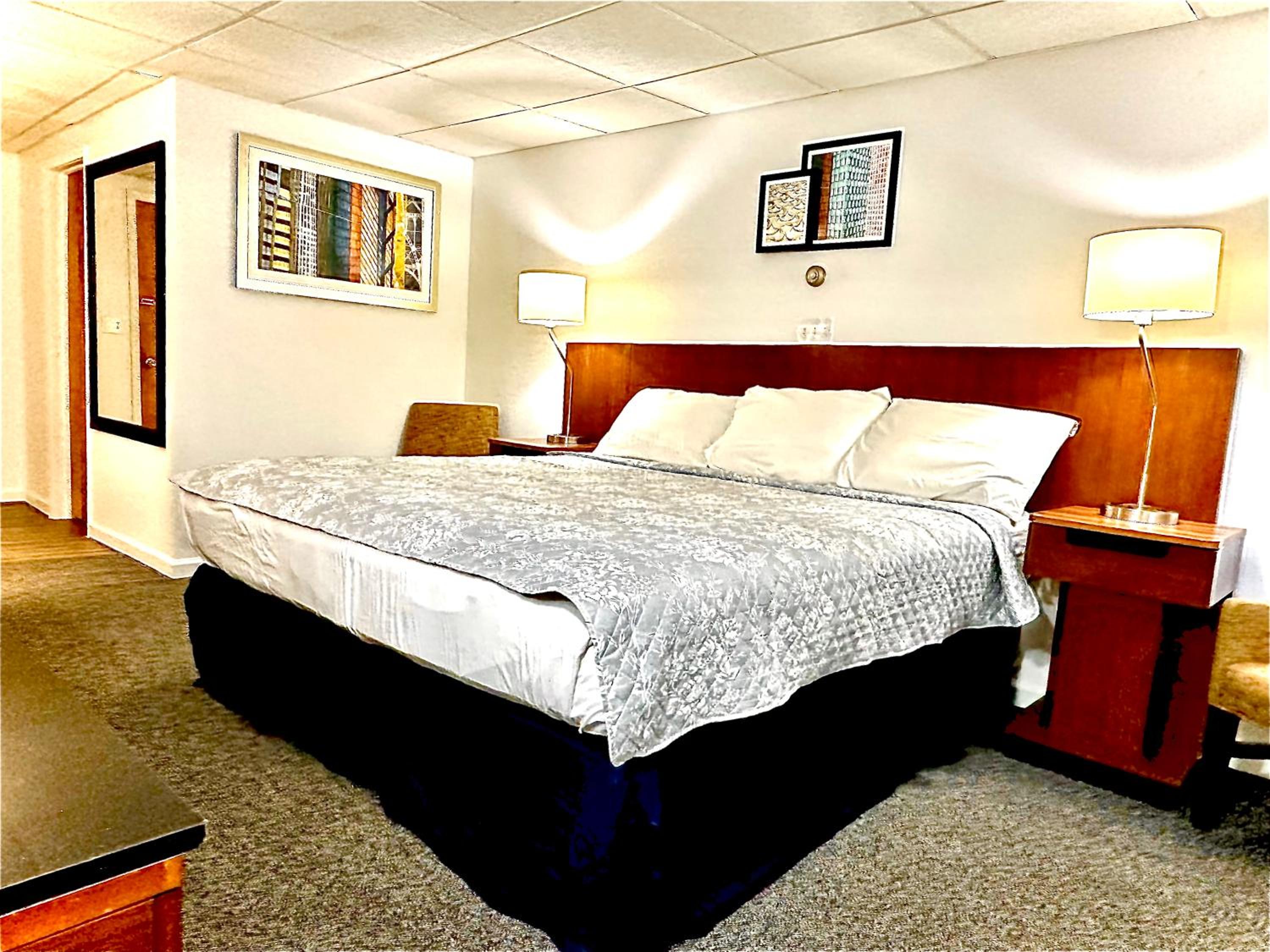 Deluxe King Room