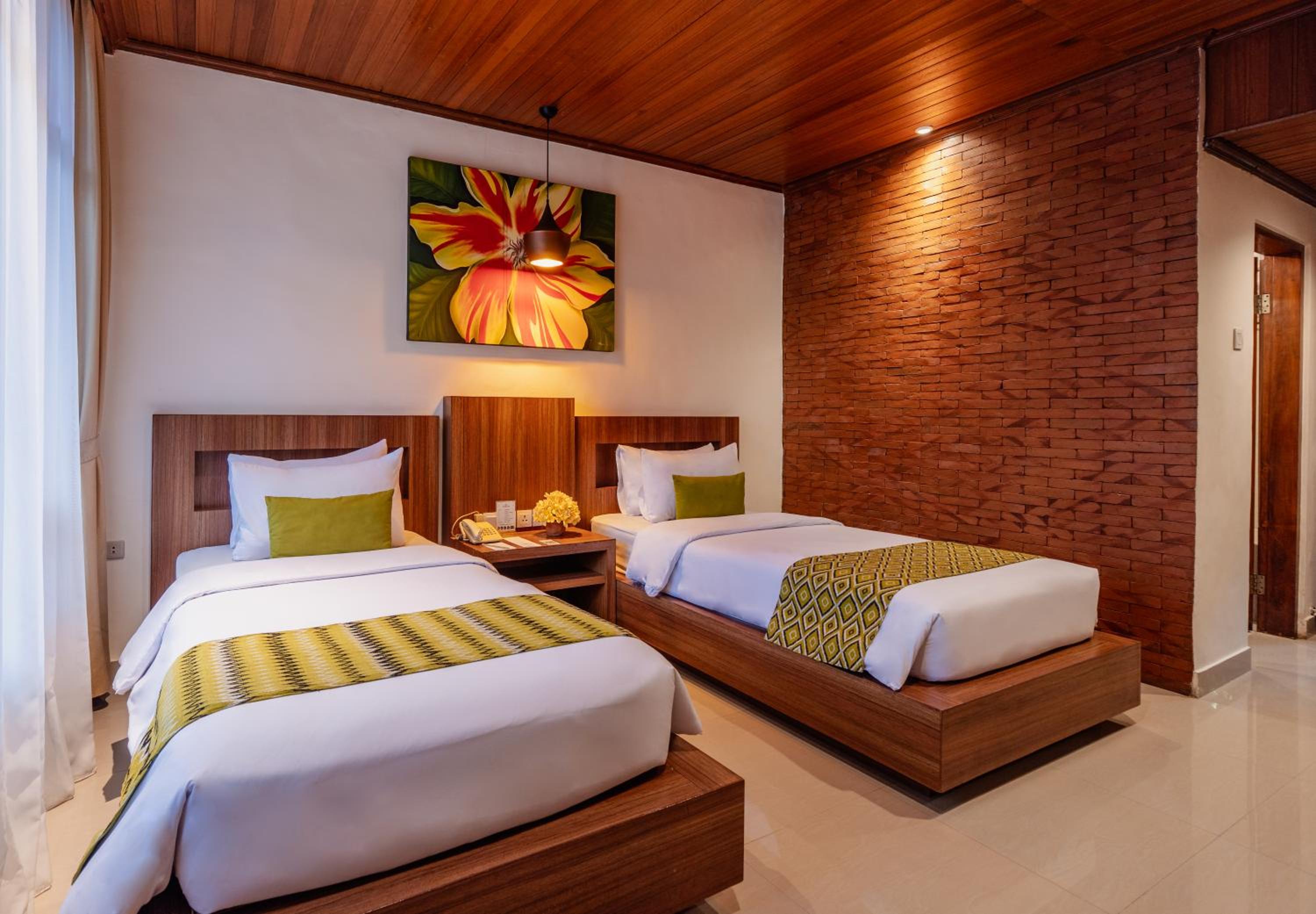 Deluxe Double or Twin Room with Pool View - Photo 2
