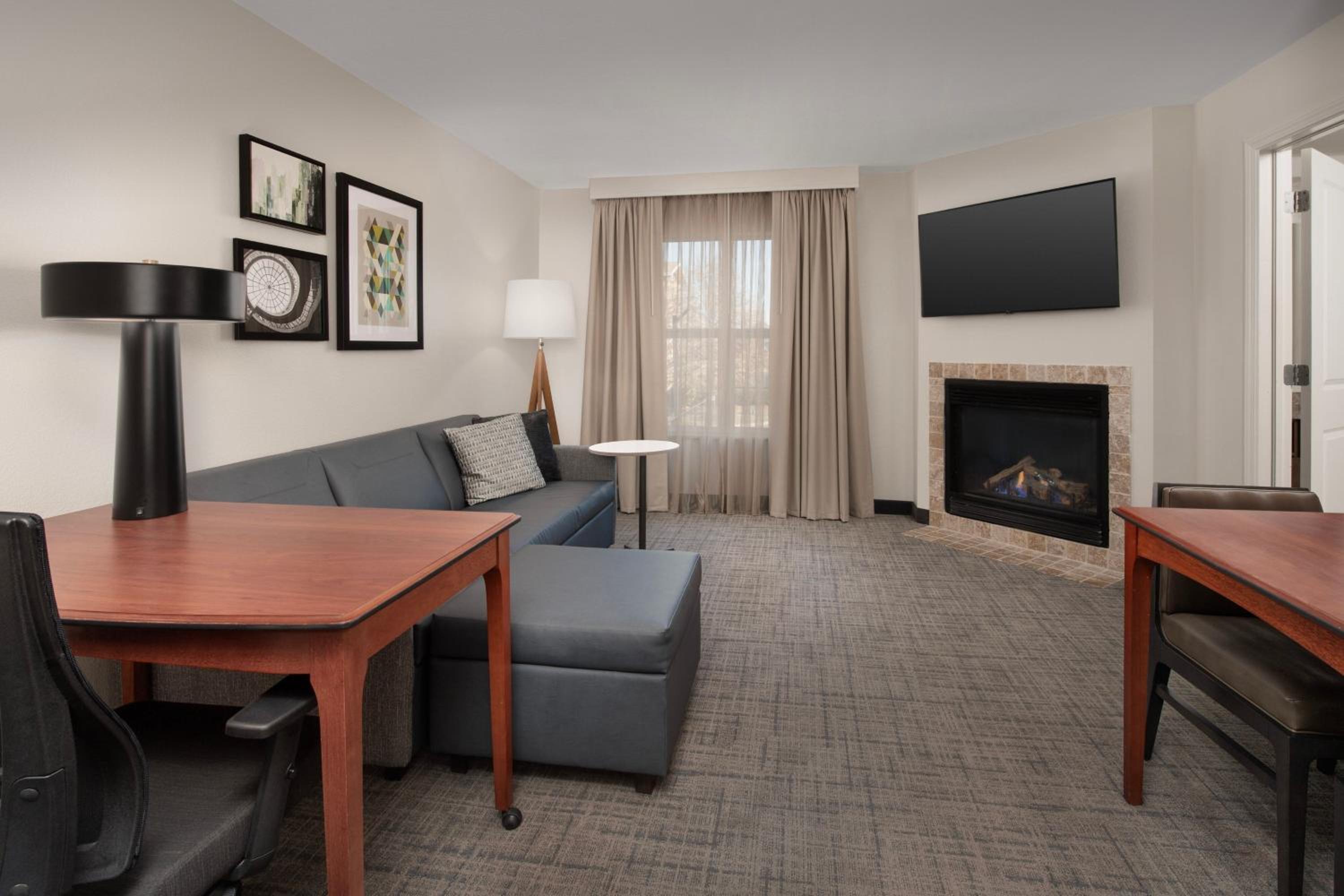 One-Bedroom King Suite - Photo 3