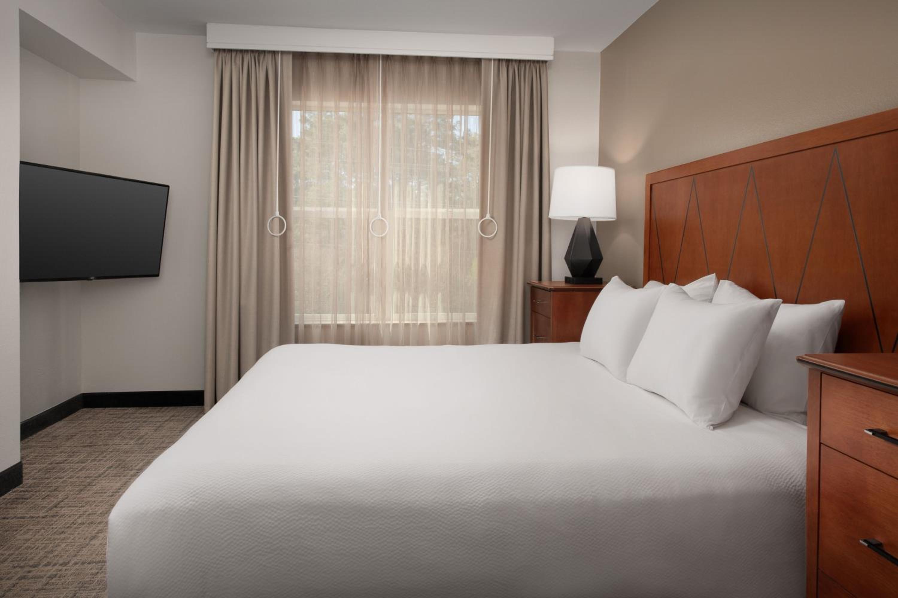 One-Bedroom King Suite - Photo 4