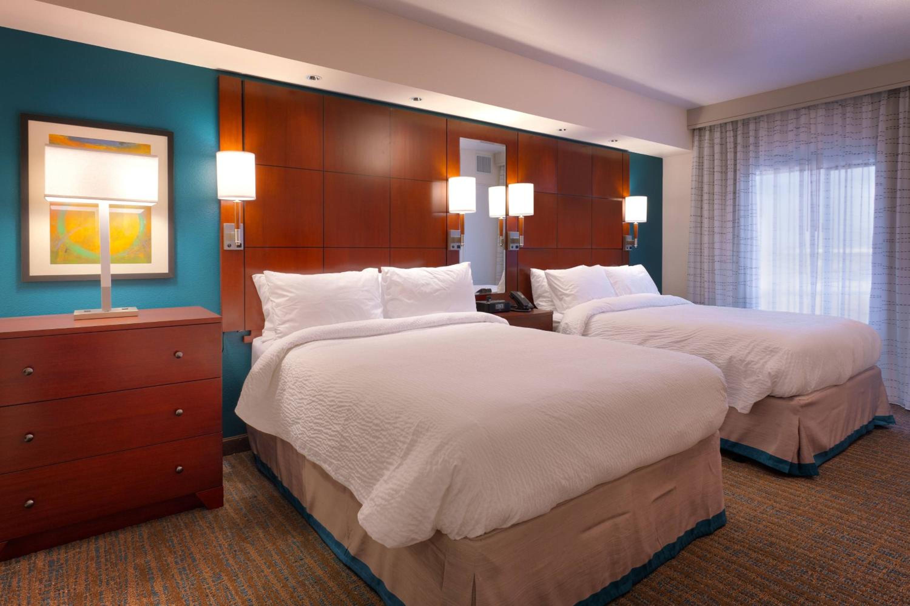 One-Bedroom Queen Suite photo 1