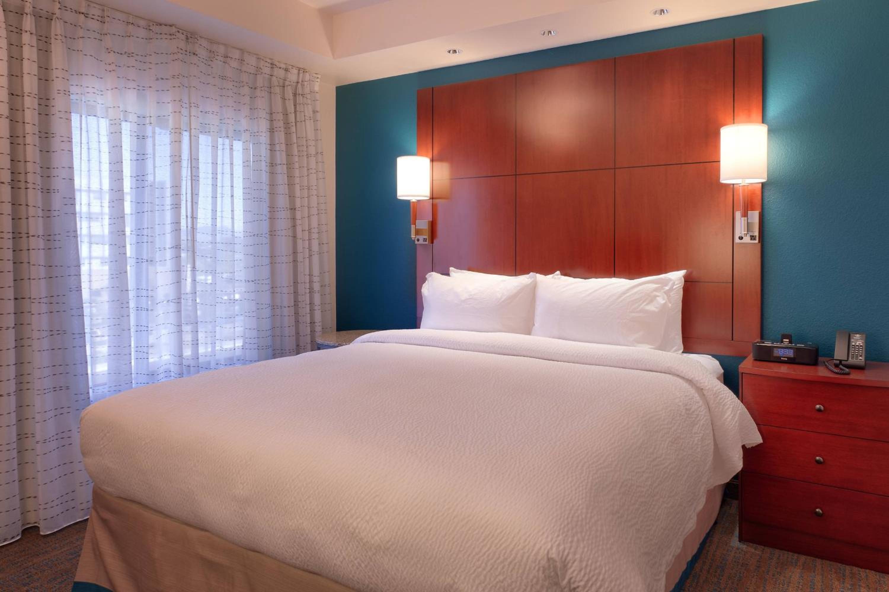 One-Bedroom King Suite photo 2