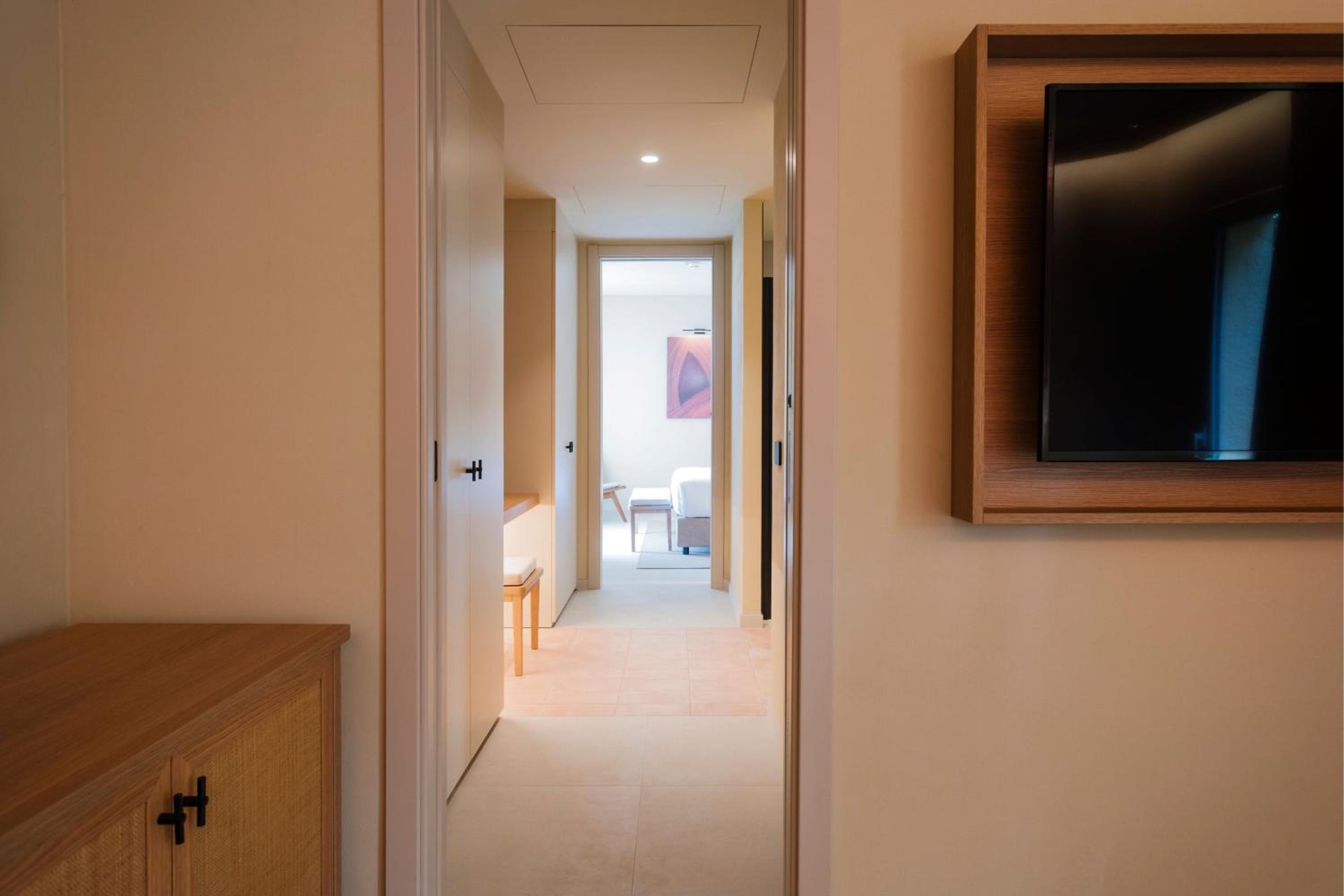 One-Bedroom King Suite with Sofa Bed - Photo 14
