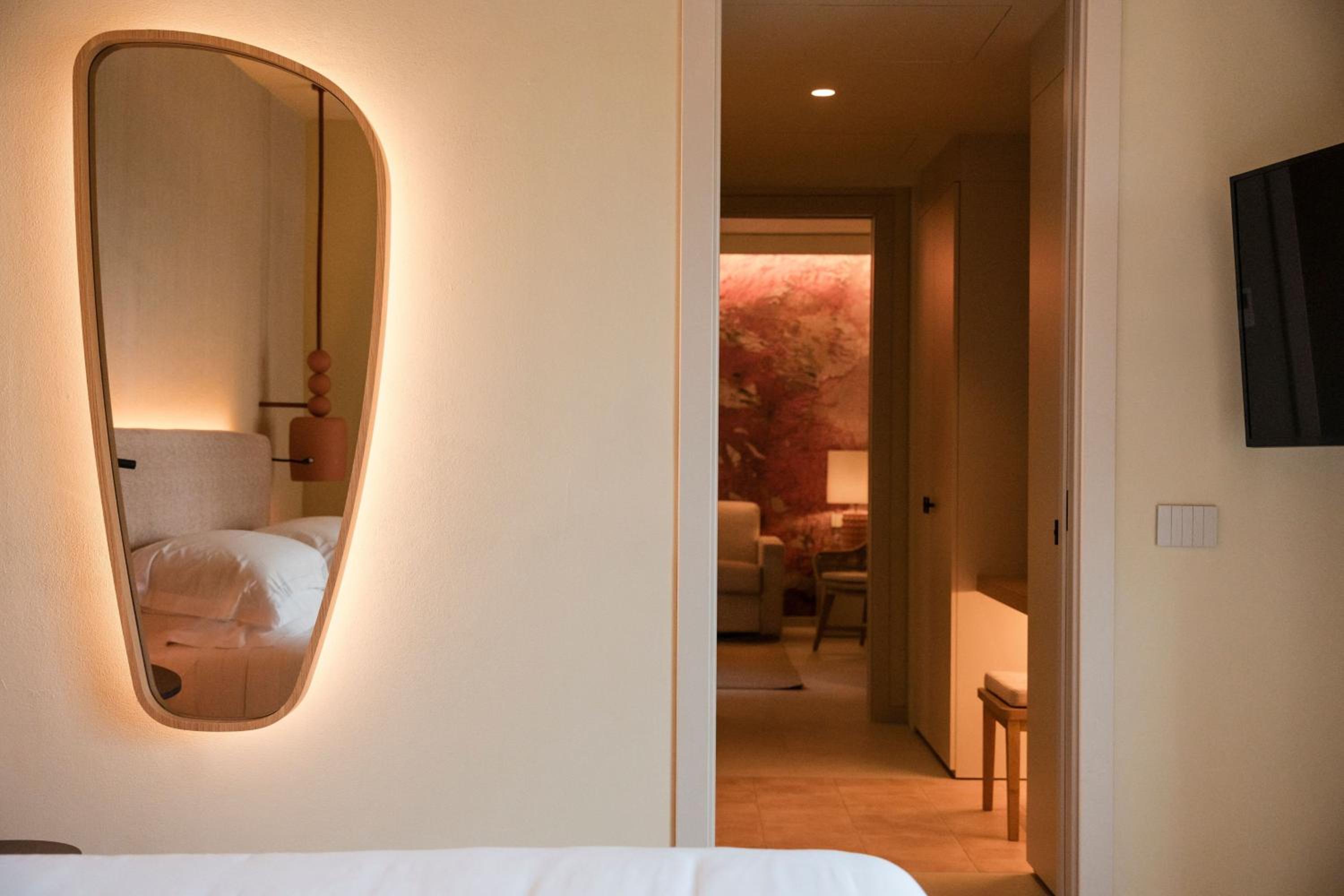 One-Bedroom King Suite with Sofa Bed - Photo 10
