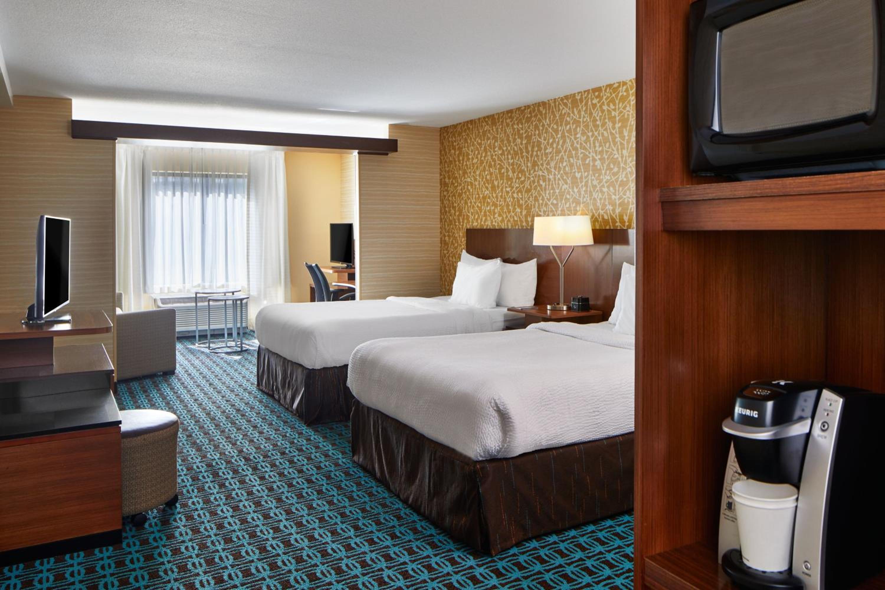 One-Bedroom Queen Suite