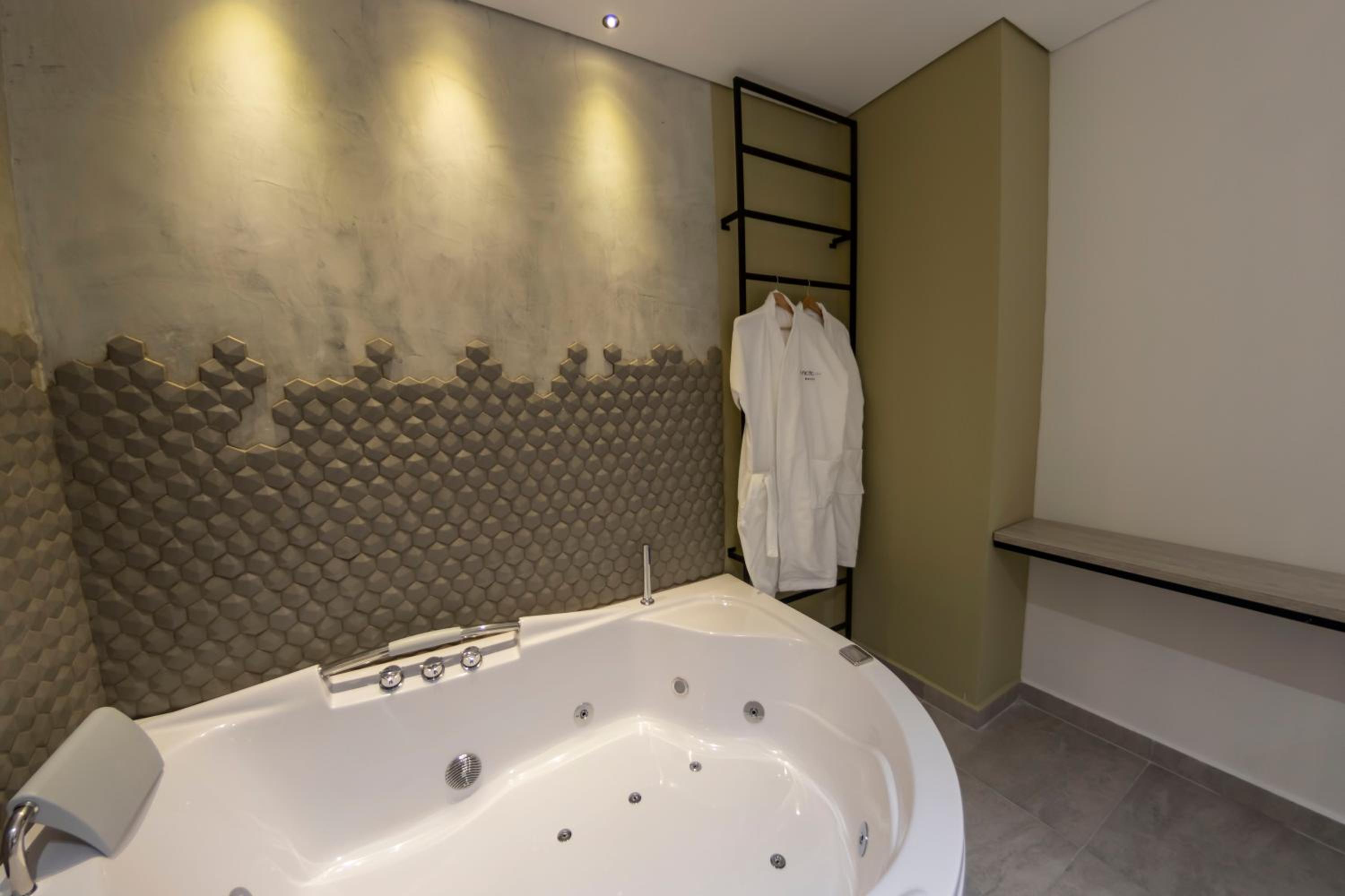 Suite with Spa Bath photo 2