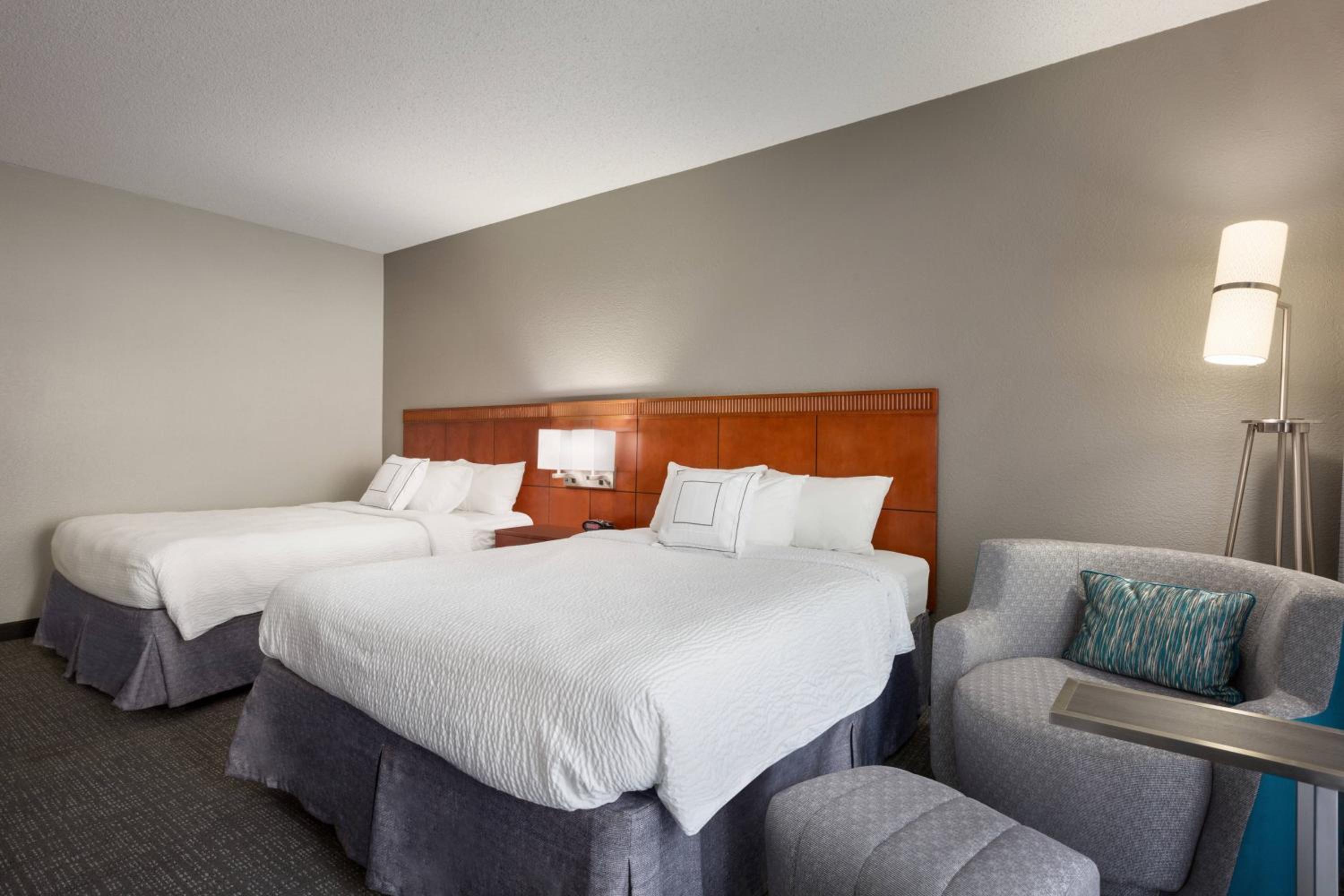 Queen Room with Two Queen Beds - Photo 1