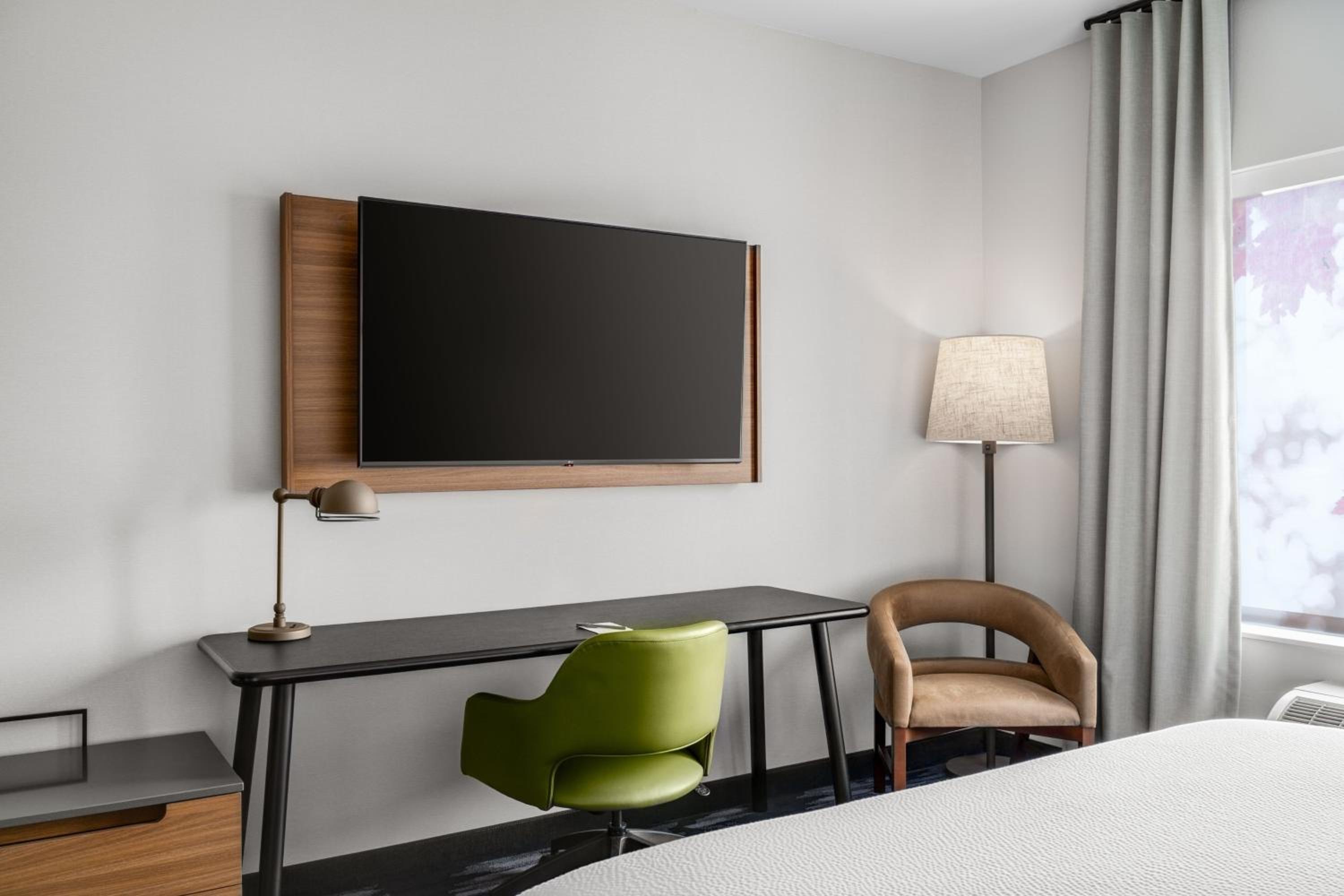 Standard King Room - Photo 4