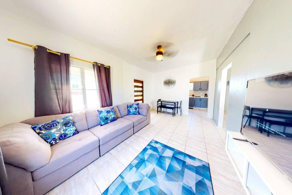 One-Bedroom House photo 1