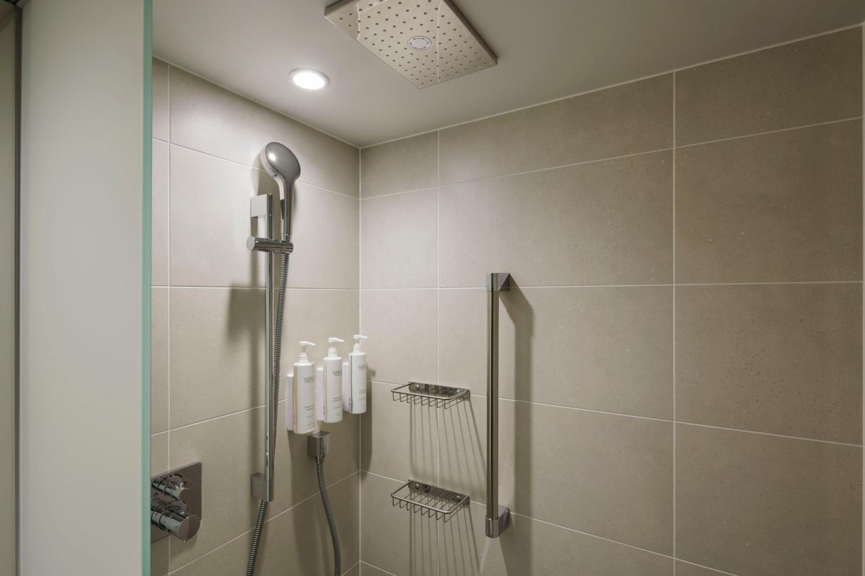 King Room with Shower photo 3