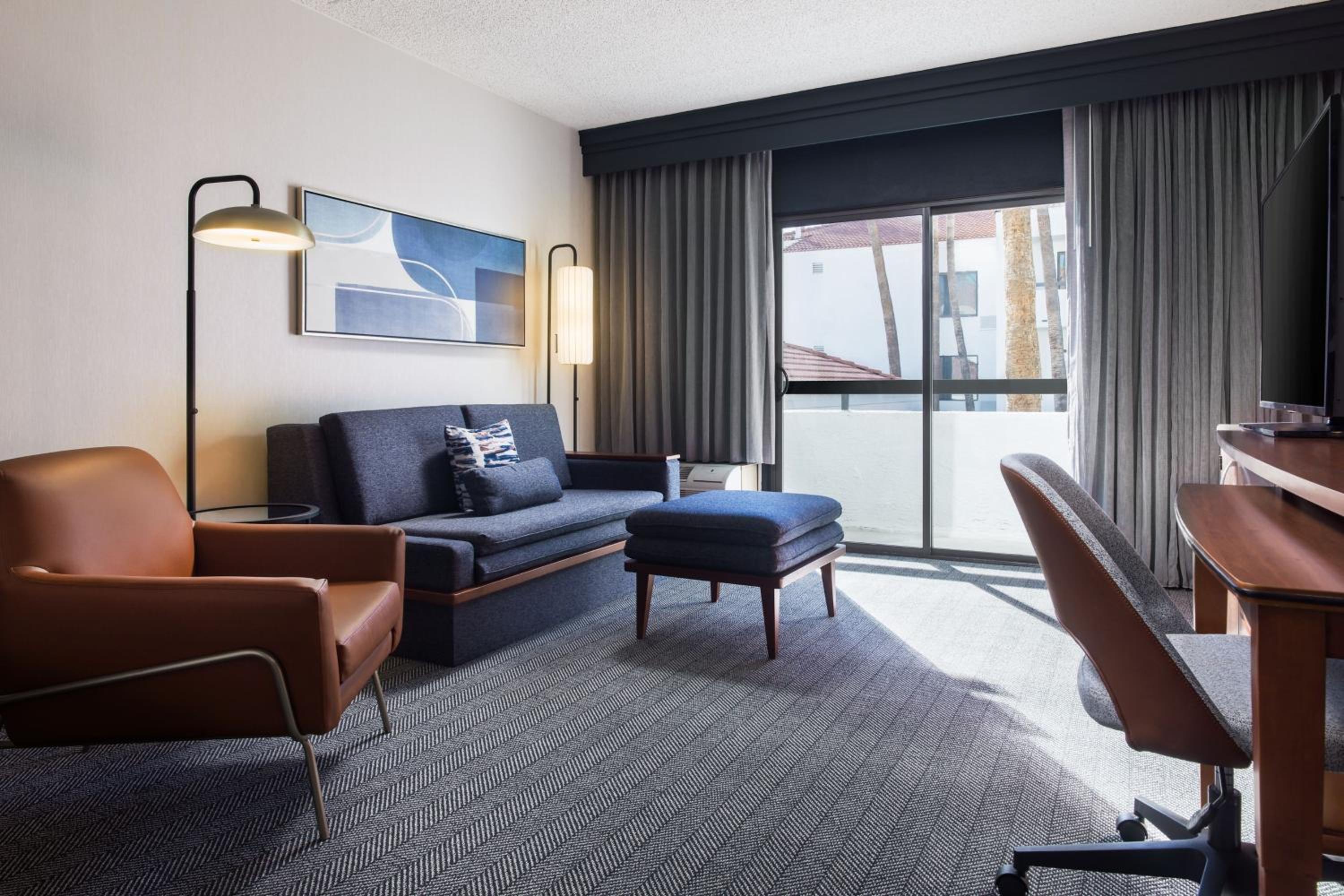 One-Bedroom King Suite with Sofa Bed - Photo 3