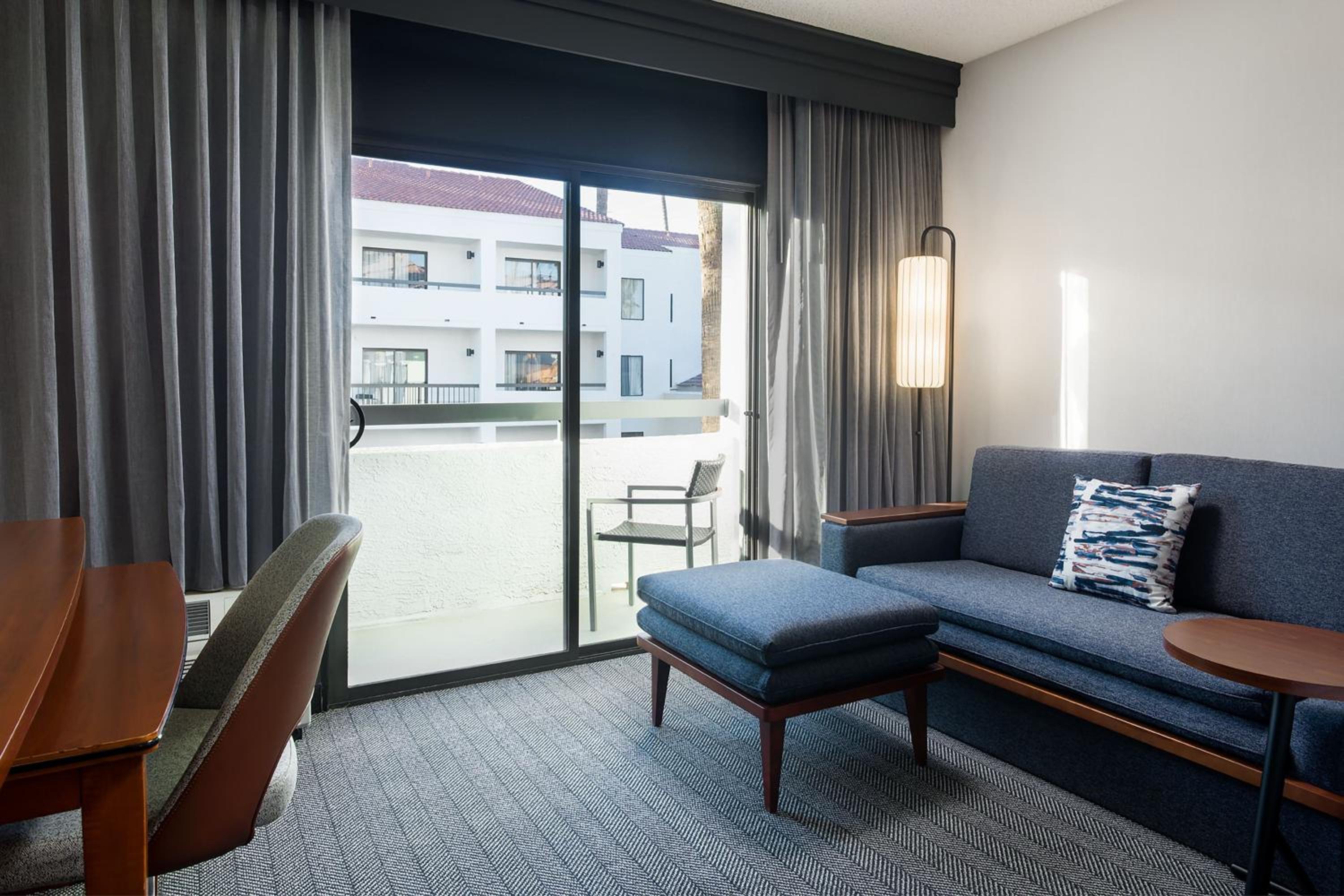 King Room with Sofa Bed - Photo 6