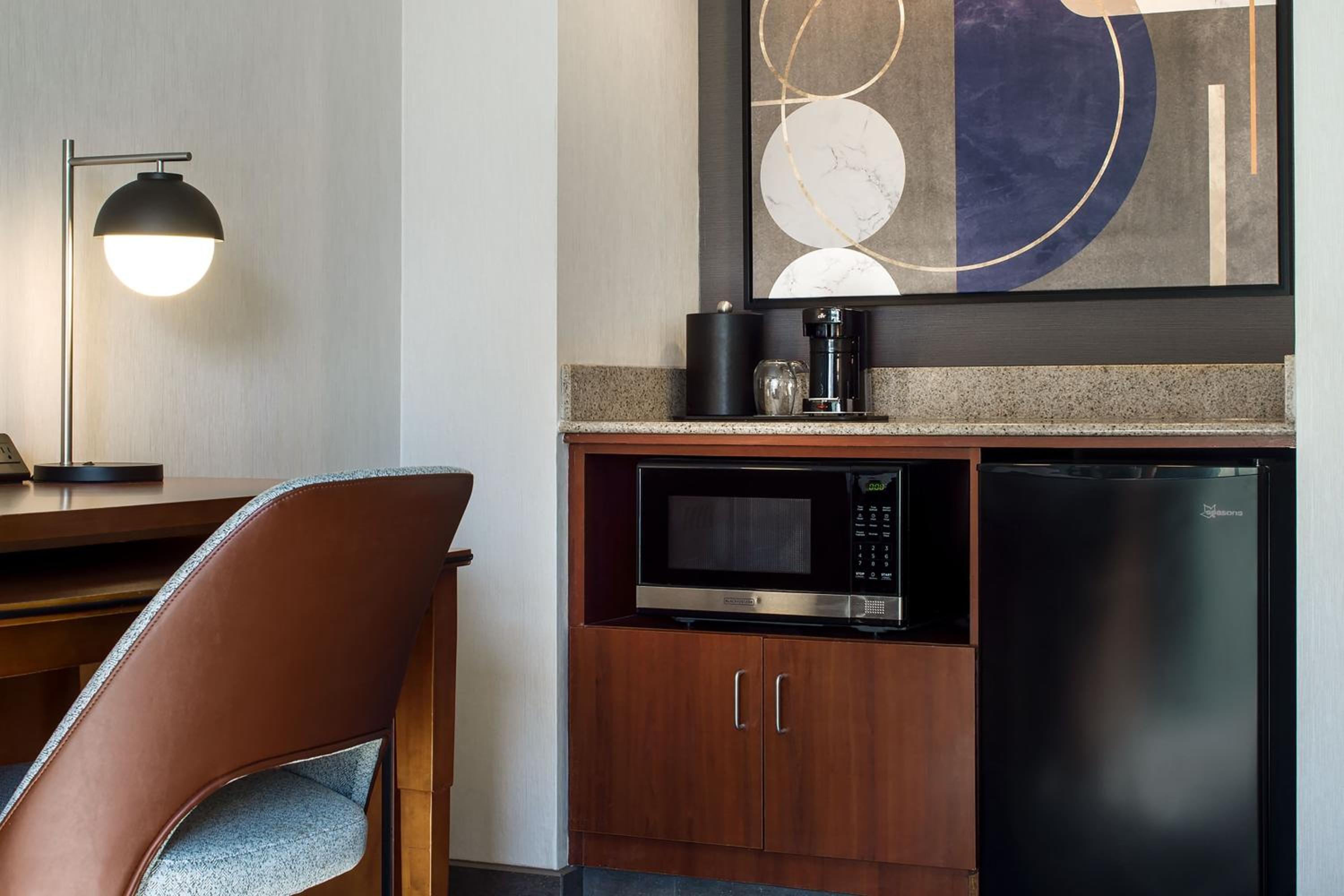 One-Bedroom King Suite with Sofa Bed - Photo 4